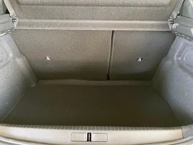 Peugeot 208 view 9