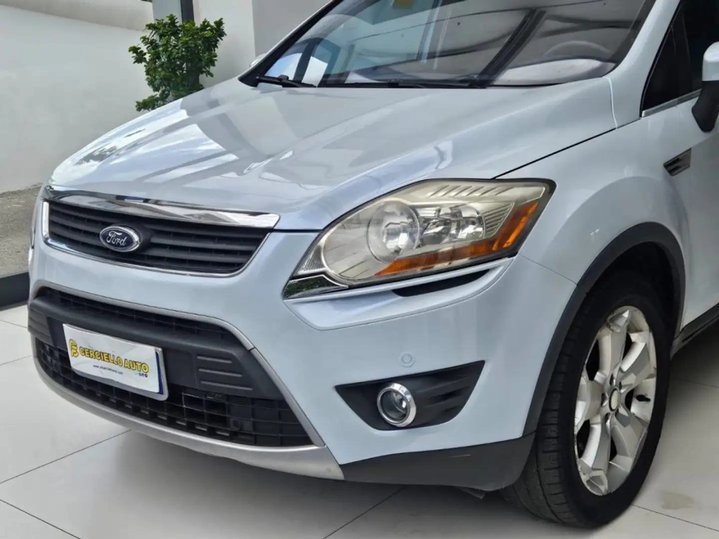 Ford Kuga 2.0 TDCi 136 CV 2WD Titanium Grau - 1