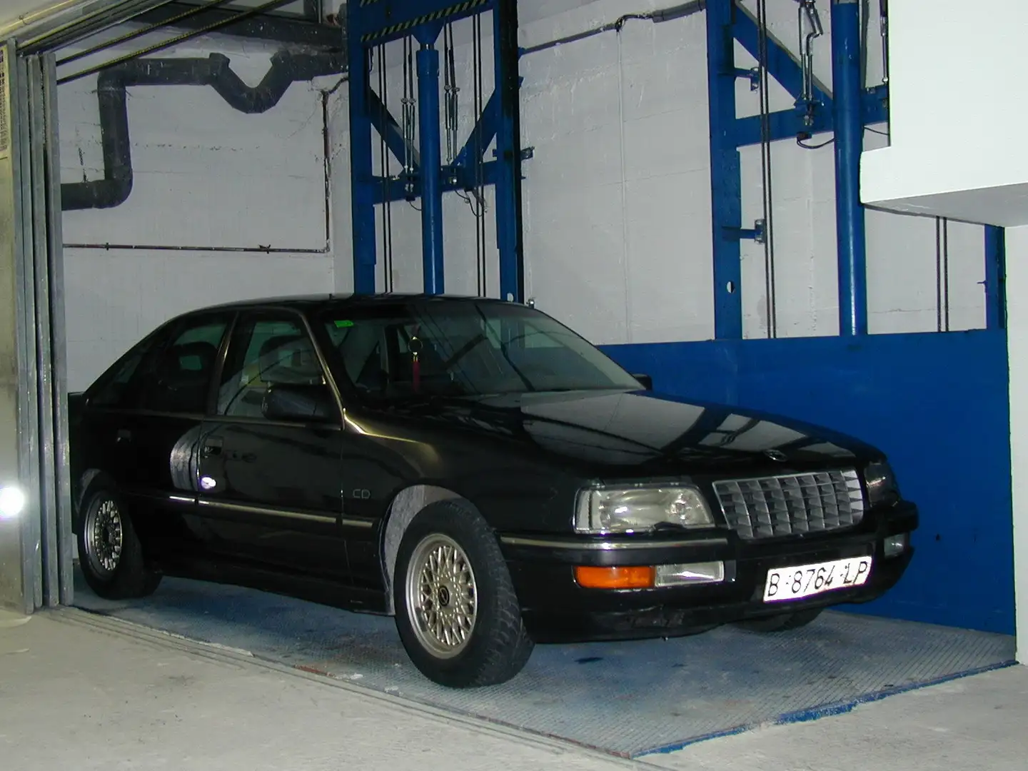 Opel Senator 3.0i CD Noir - 1