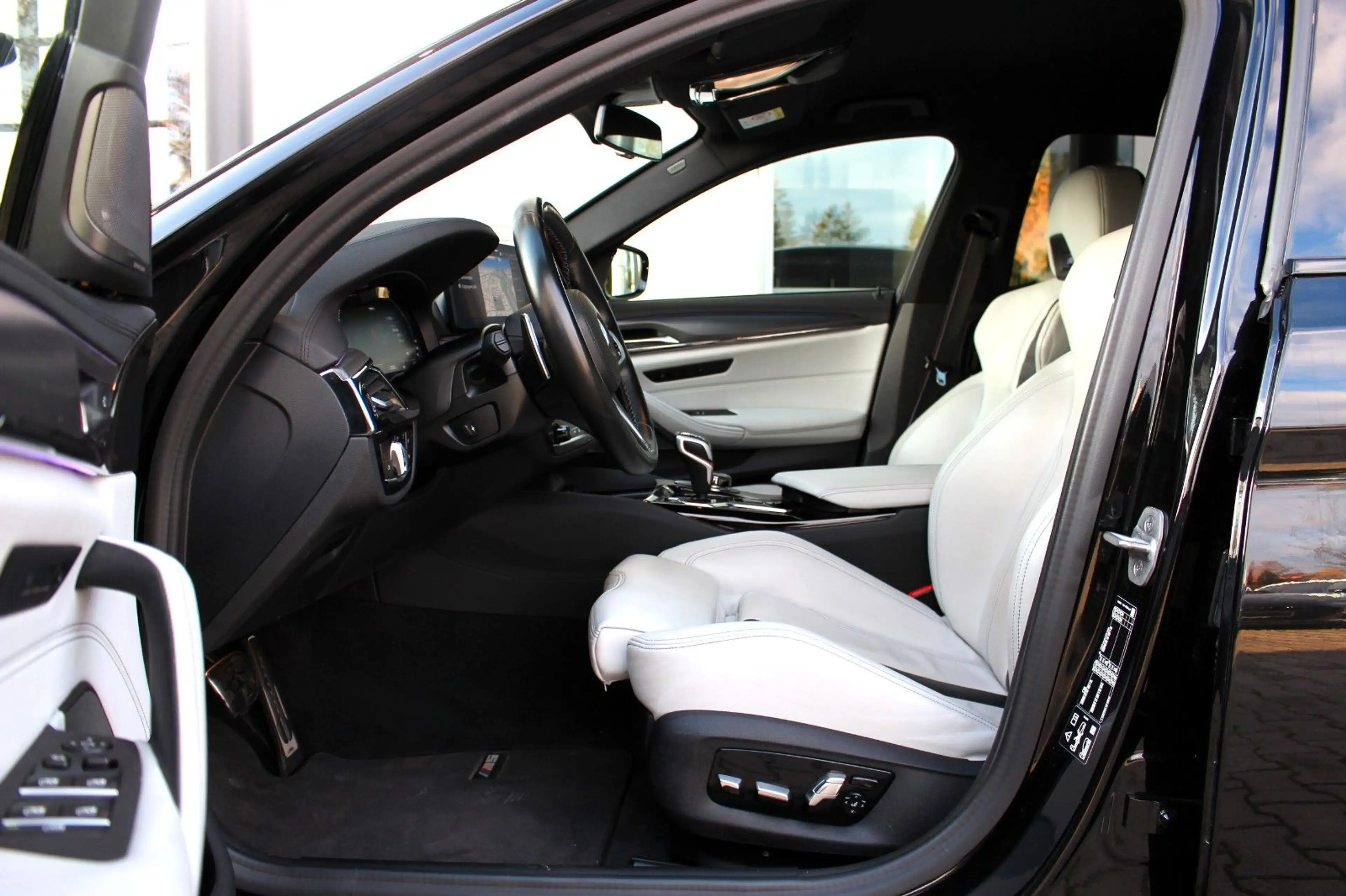 BMW M5 Competition xDrive/ LASER/ MASSAGE/ M DRIVERS — photo 10