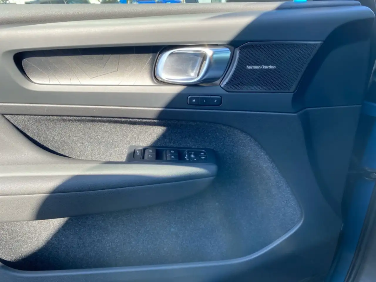 Volvo XC40 Plus Dark T5 Recharge Plug-In Hybrid StandHZG Navi, миниатюра 14