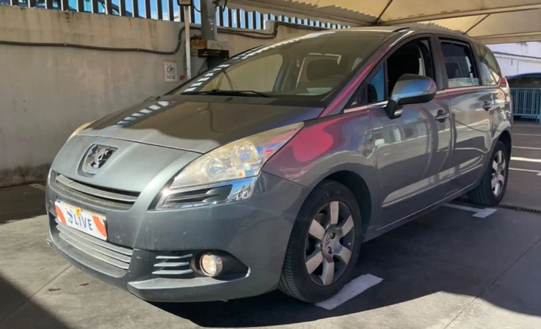 Peugeot 5008 1.6HDI FAP Pack Video 112 Argent - 2