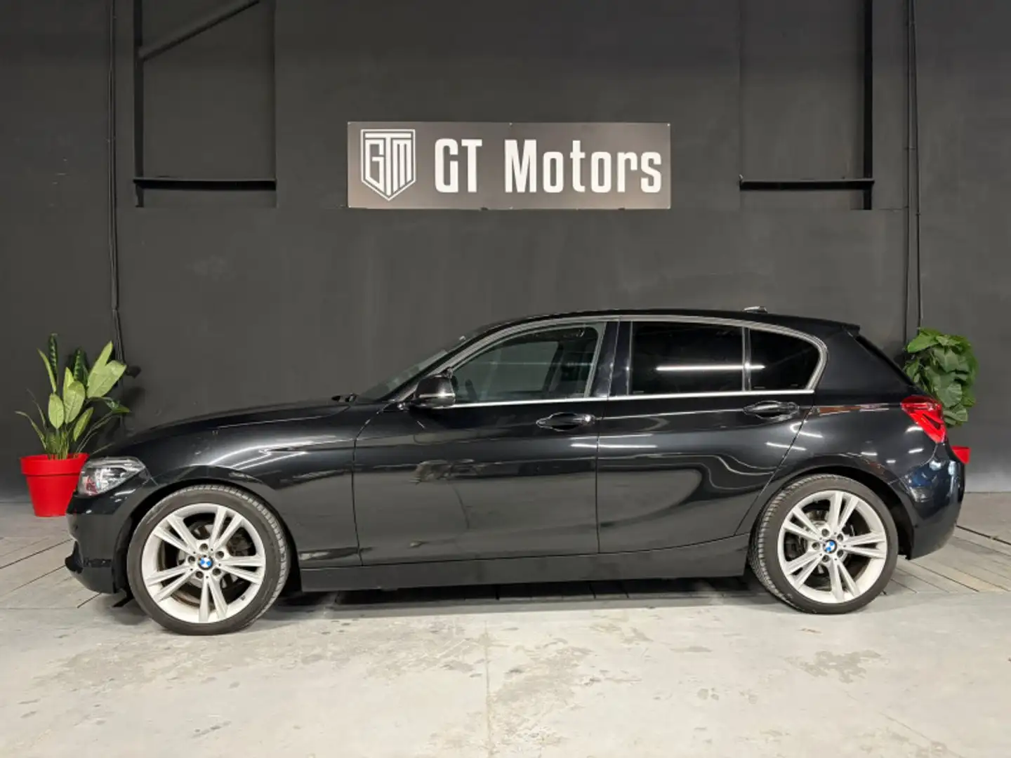 BMW 116 (F21/F20) 116DA 116CH URBANCHIC 5P EURO6C Schwarz - 2