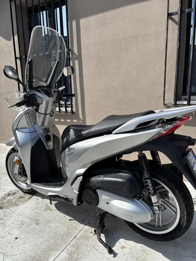 Honda SH 300 - 2