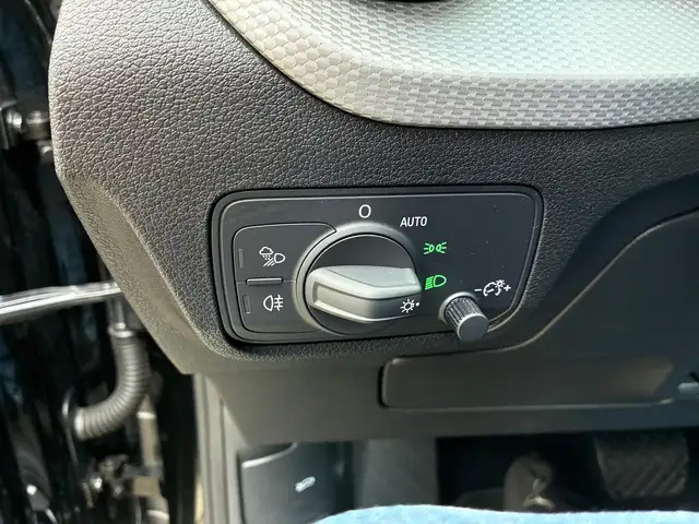 Audi Q2 view 10