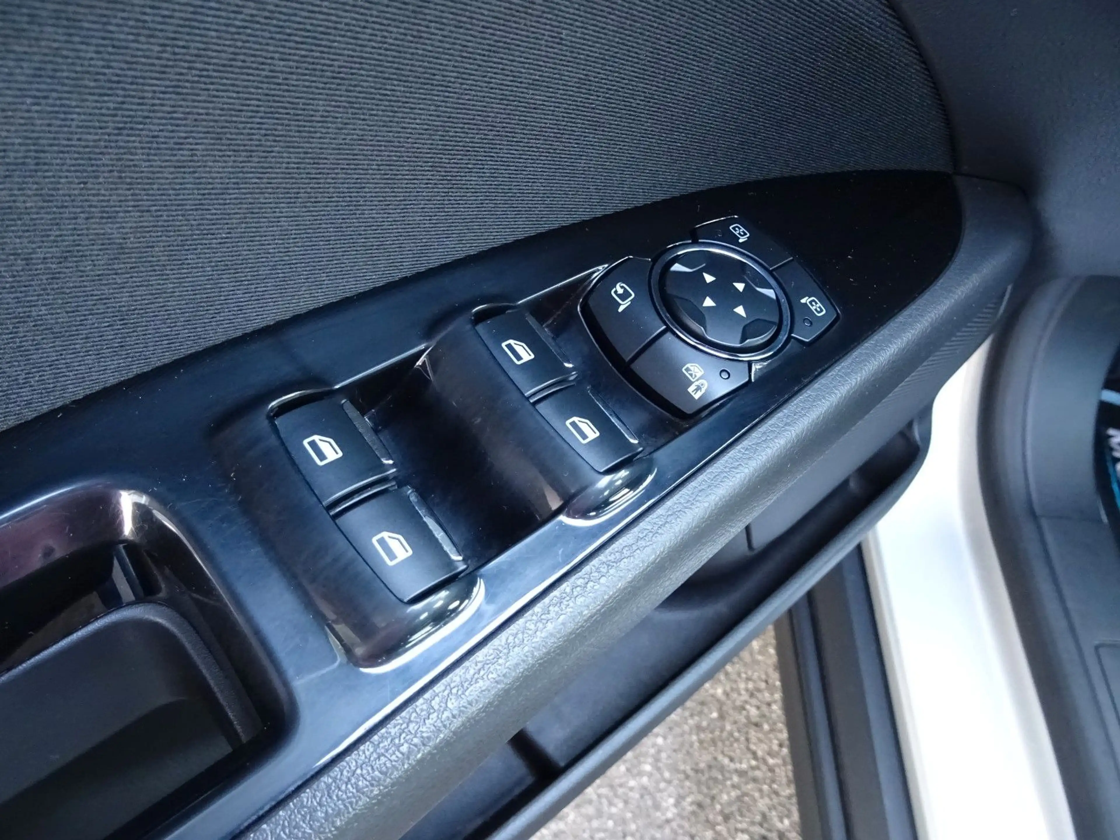 Ford Mondeo 2,0 TDCi Trend Turnier Pow.Shift Navi LED — photo 18