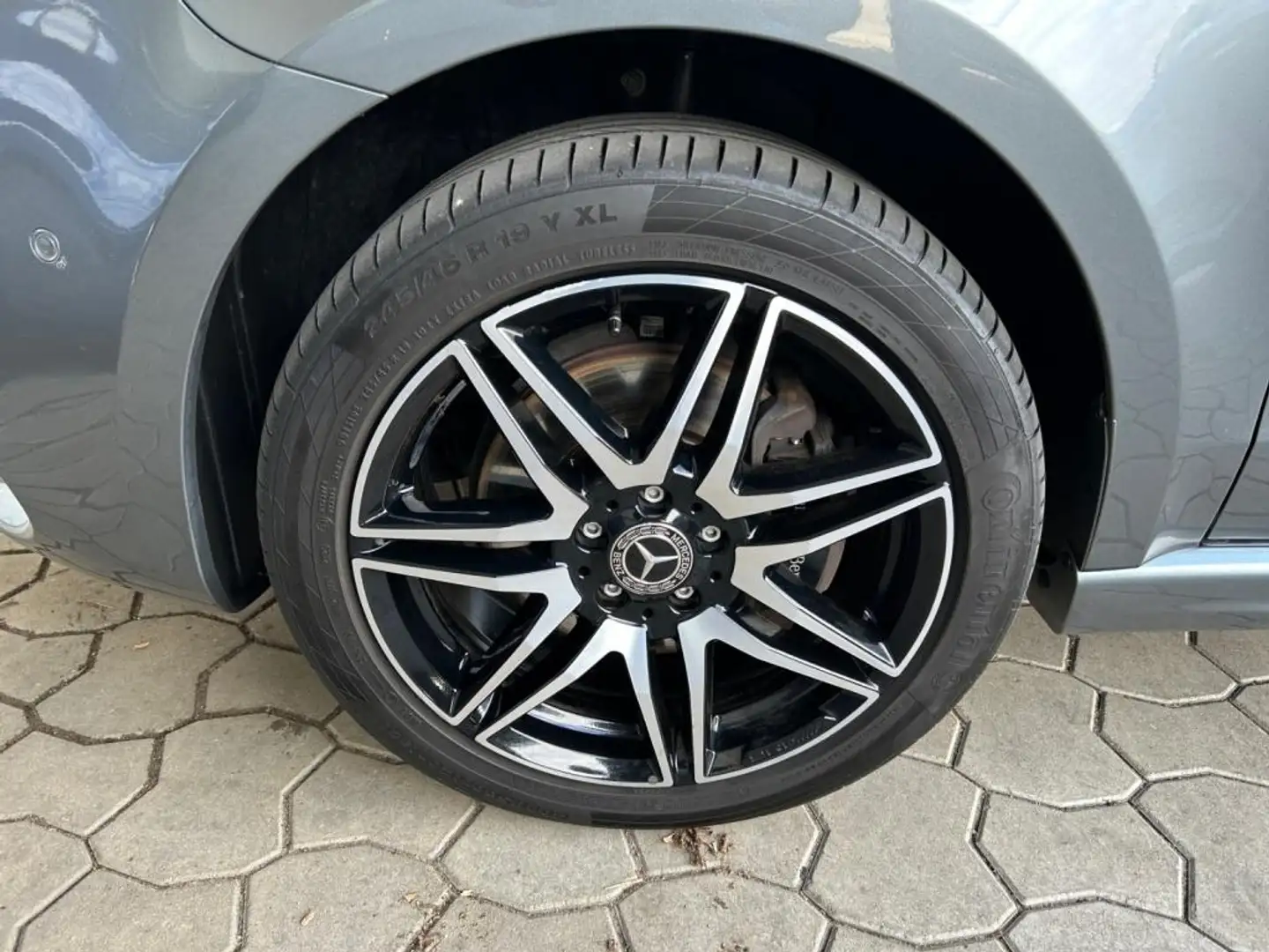 Mercedes-Benz V 300 d 4MATIC AVANTGARDE EDITION AMG STHZG+DISTR Grau - 2