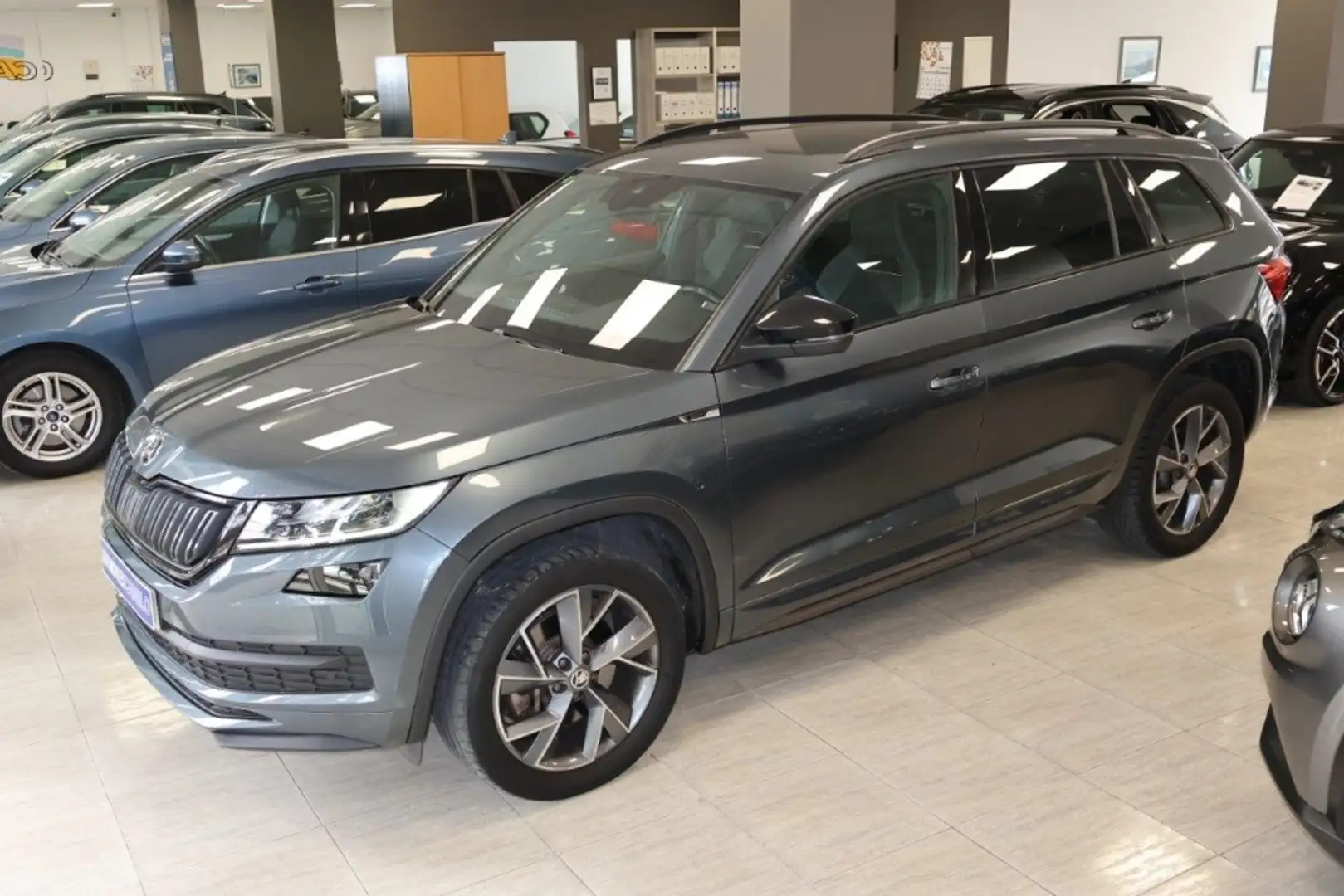Skoda Kodiaq 2.0 TSI Sportline 4x4 DSG 140kW Gris - 2