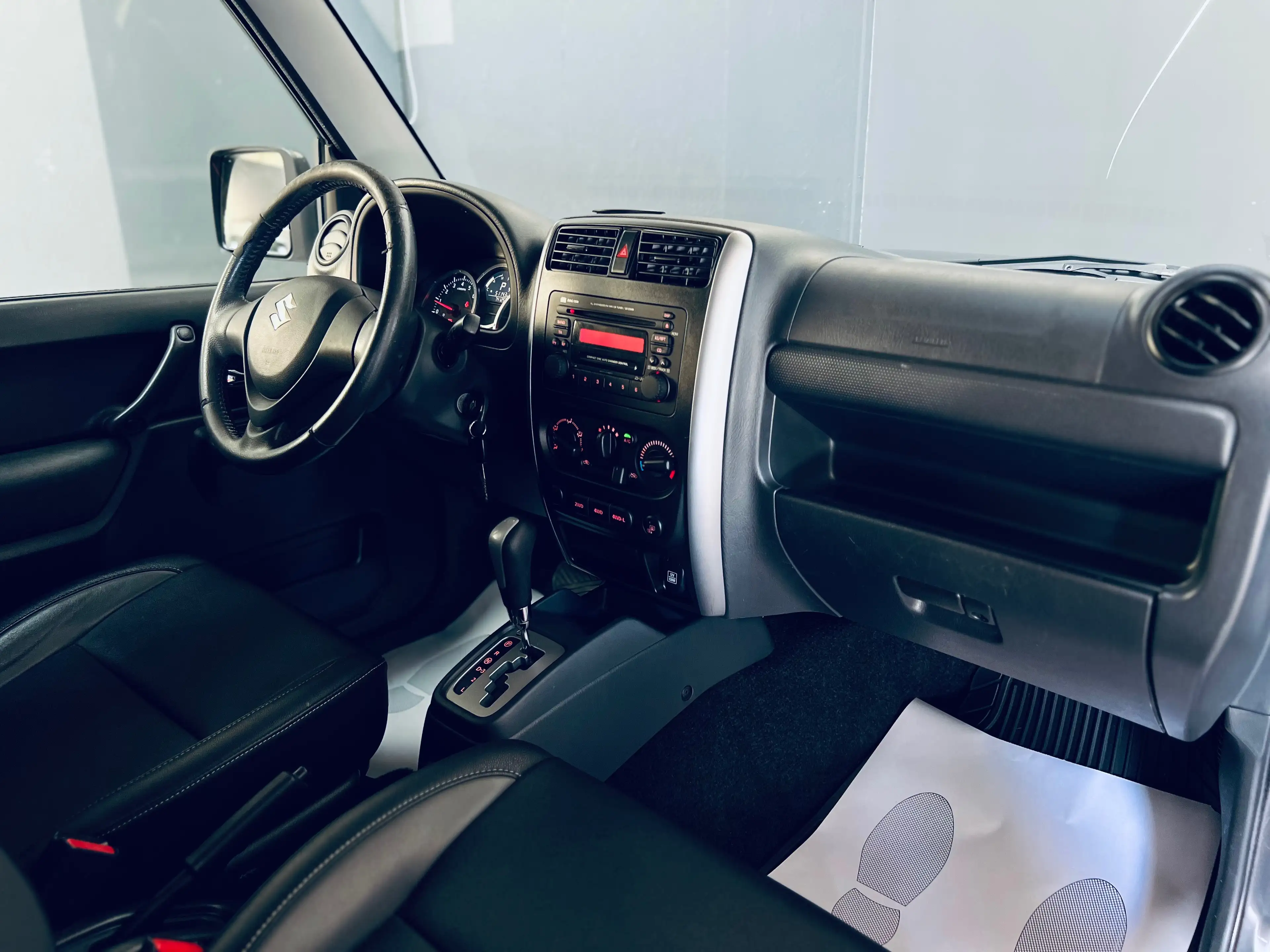 Suzuki Jimny Jimny 1.3i **CLIMATISATION**CARNET COMPLET** — photo 8