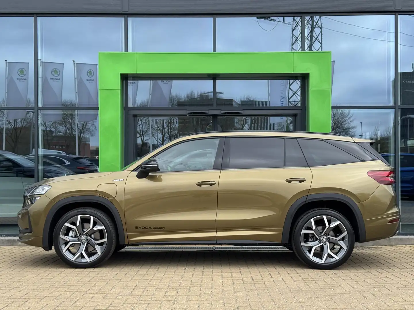 Skoda Kodiaq Sportline Business 1.5 TSI PHEV 150 kW / 204 PK SU Goud - 2