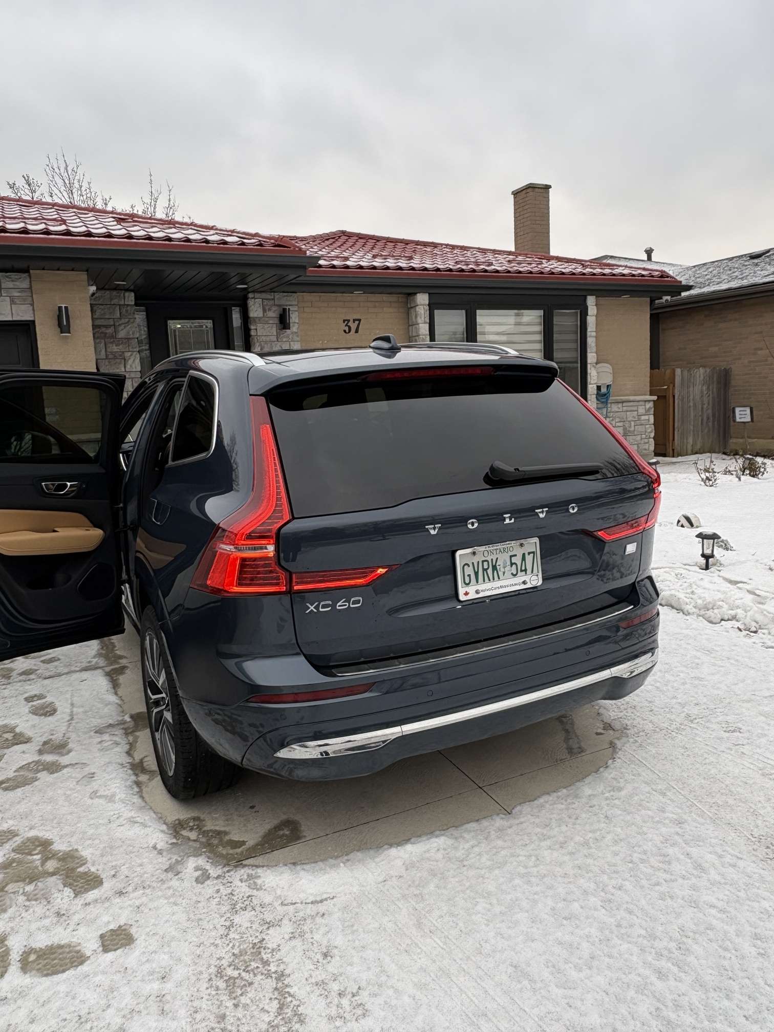 2022 Volvo XC60 T8 eAWD PHEV Inscription -Ltd Avail- thumb 13