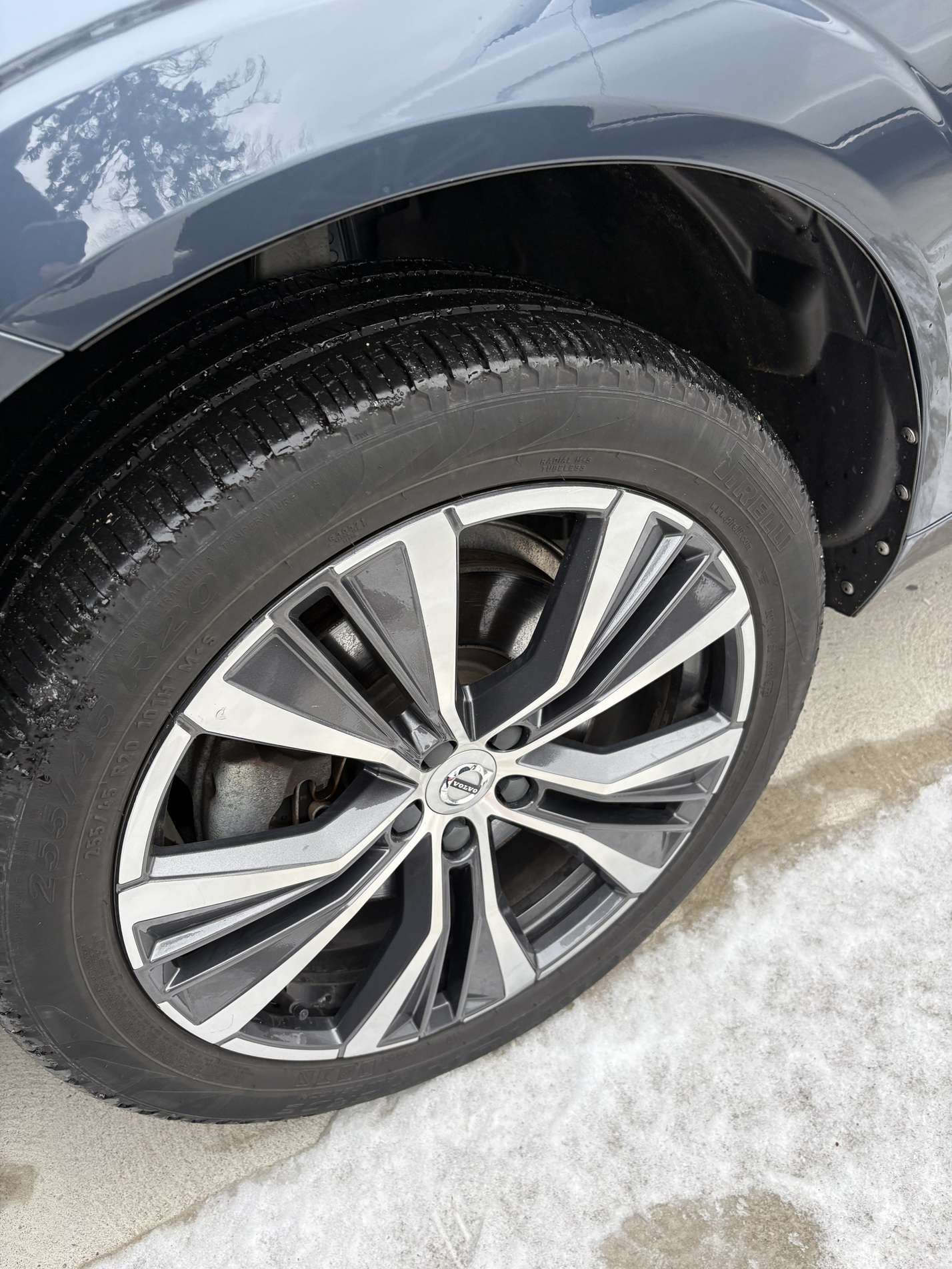 2022 Volvo XC60 T8 eAWD PHEV Inscription -Ltd Avail- alt 3