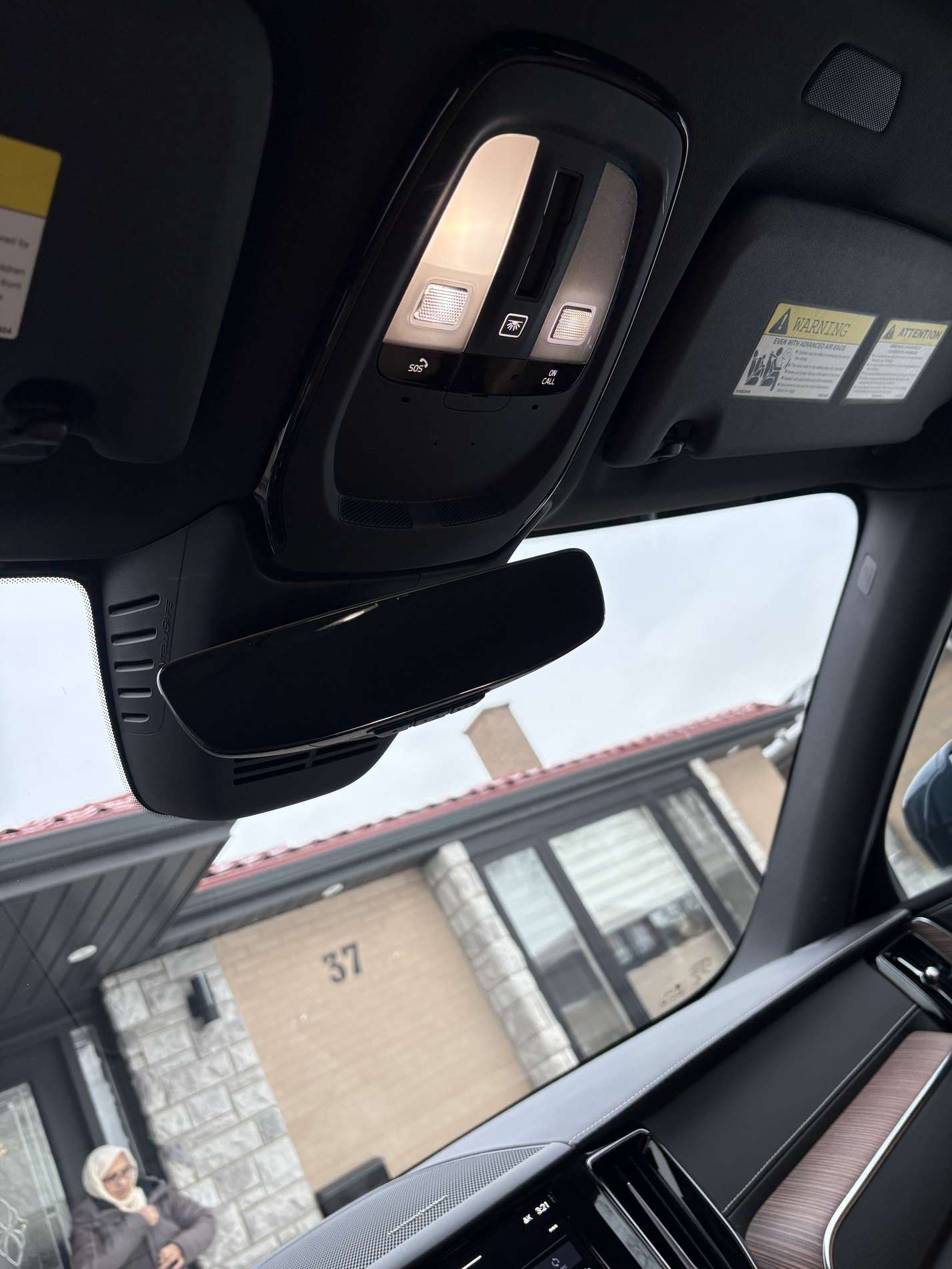 2022 Volvo XC60 T8 eAWD PHEV Inscription -Ltd Avail- thumb 8