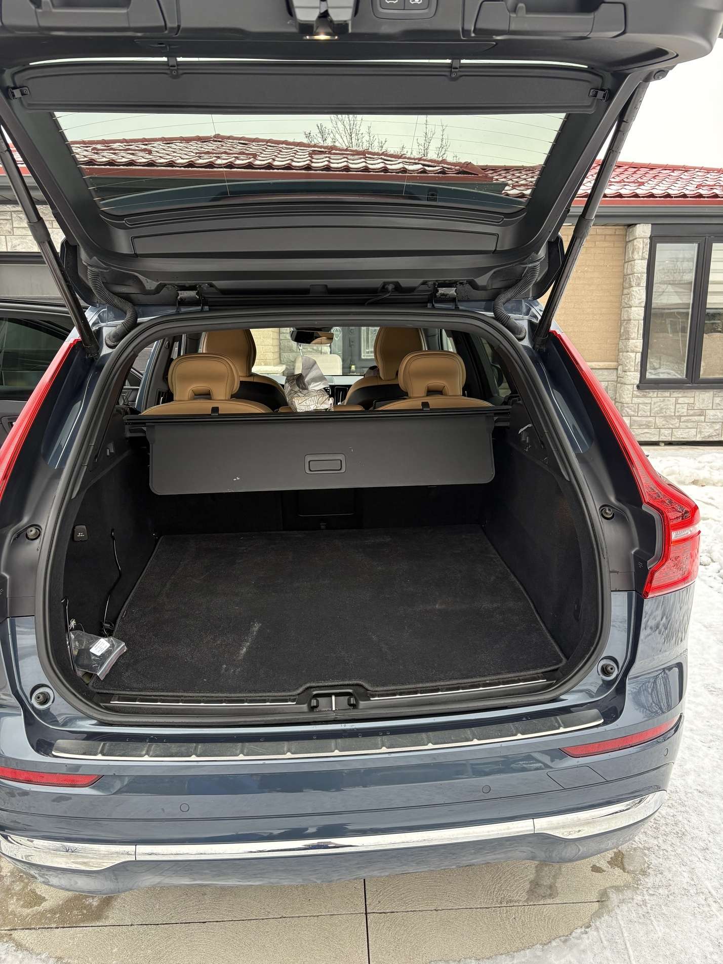 2022 Volvo XC60 T8 eAWD PHEV Inscription -Ltd Avail- thumb 12