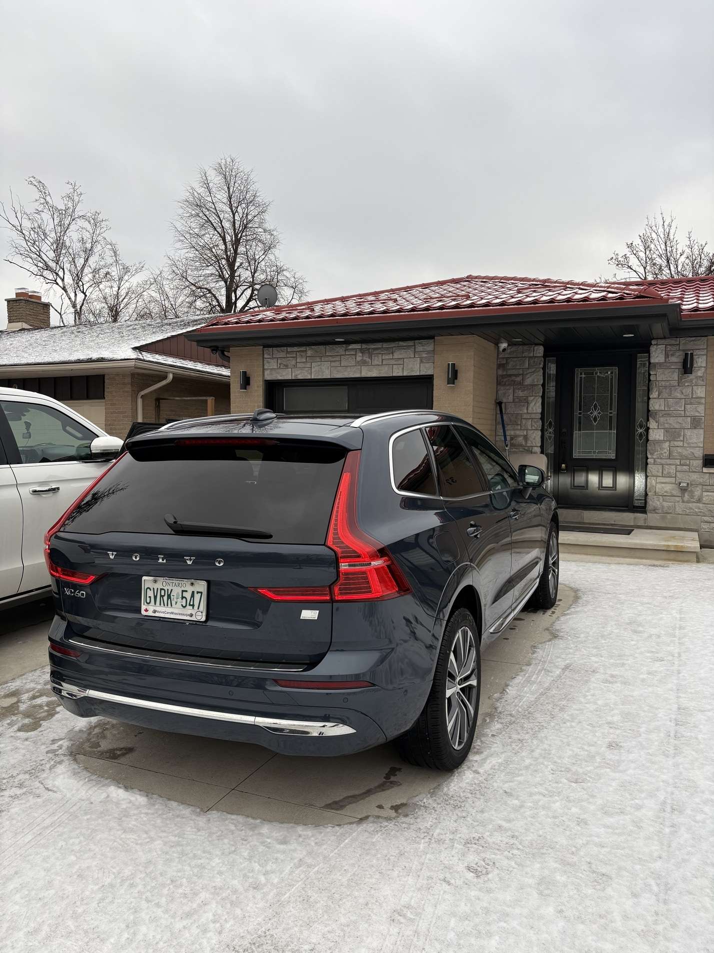 2022 Volvo XC60 T8 eAWD PHEV Inscription -Ltd Avail- thumb 11