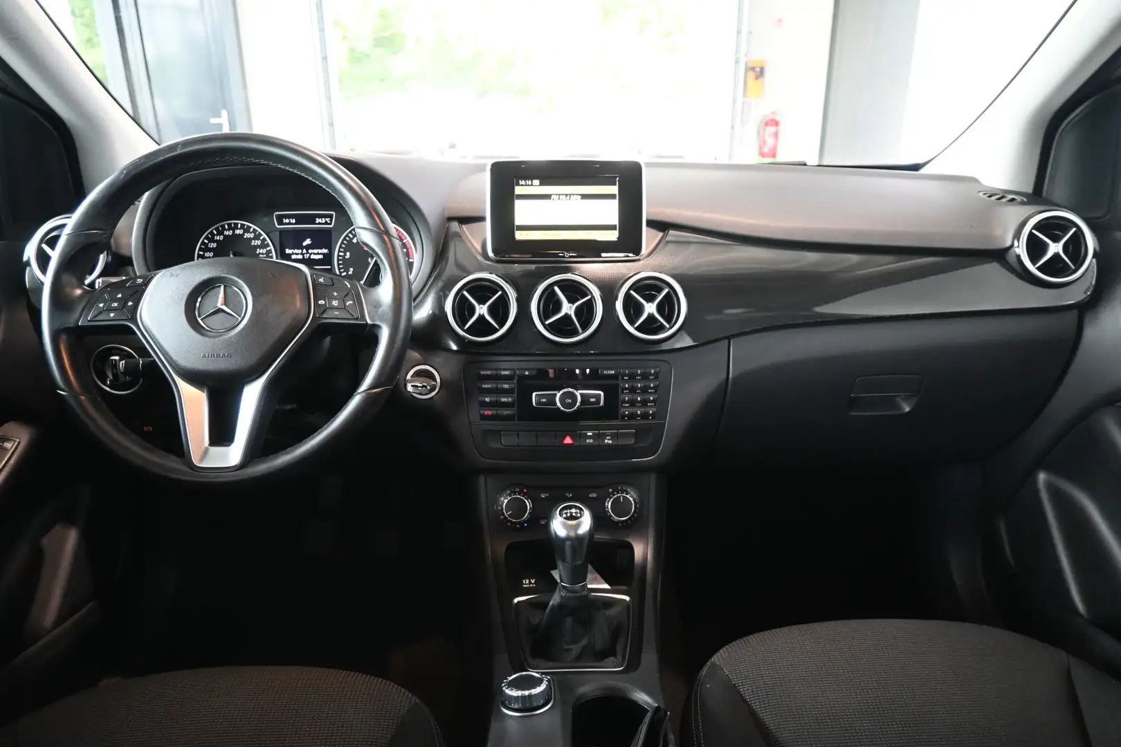 Mercedes-Benz B 200 Ambition Airco Navigatie Lichtmetaal Rijklaarprijs Grijs - 2