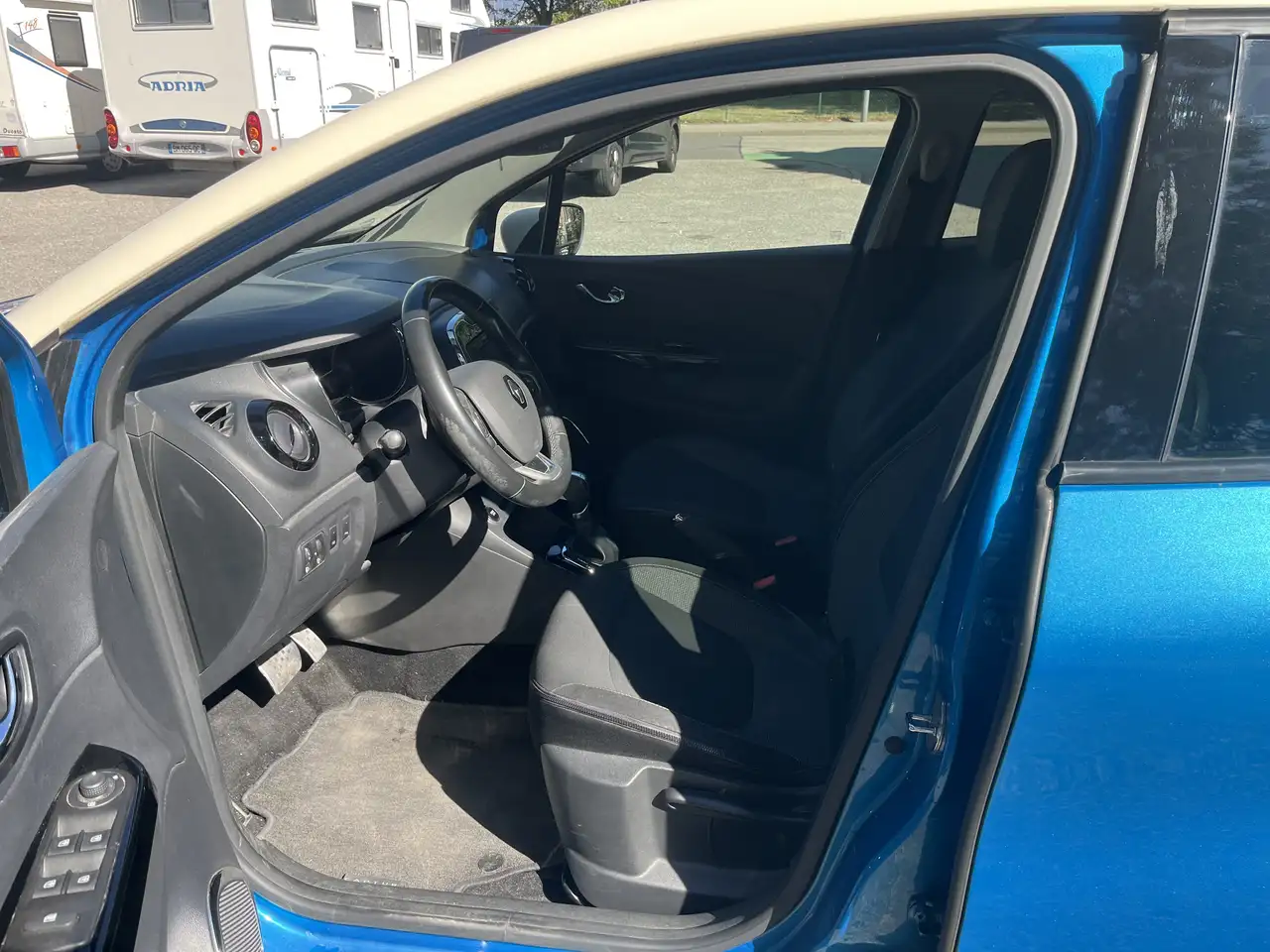 Renault Captur — photo 9