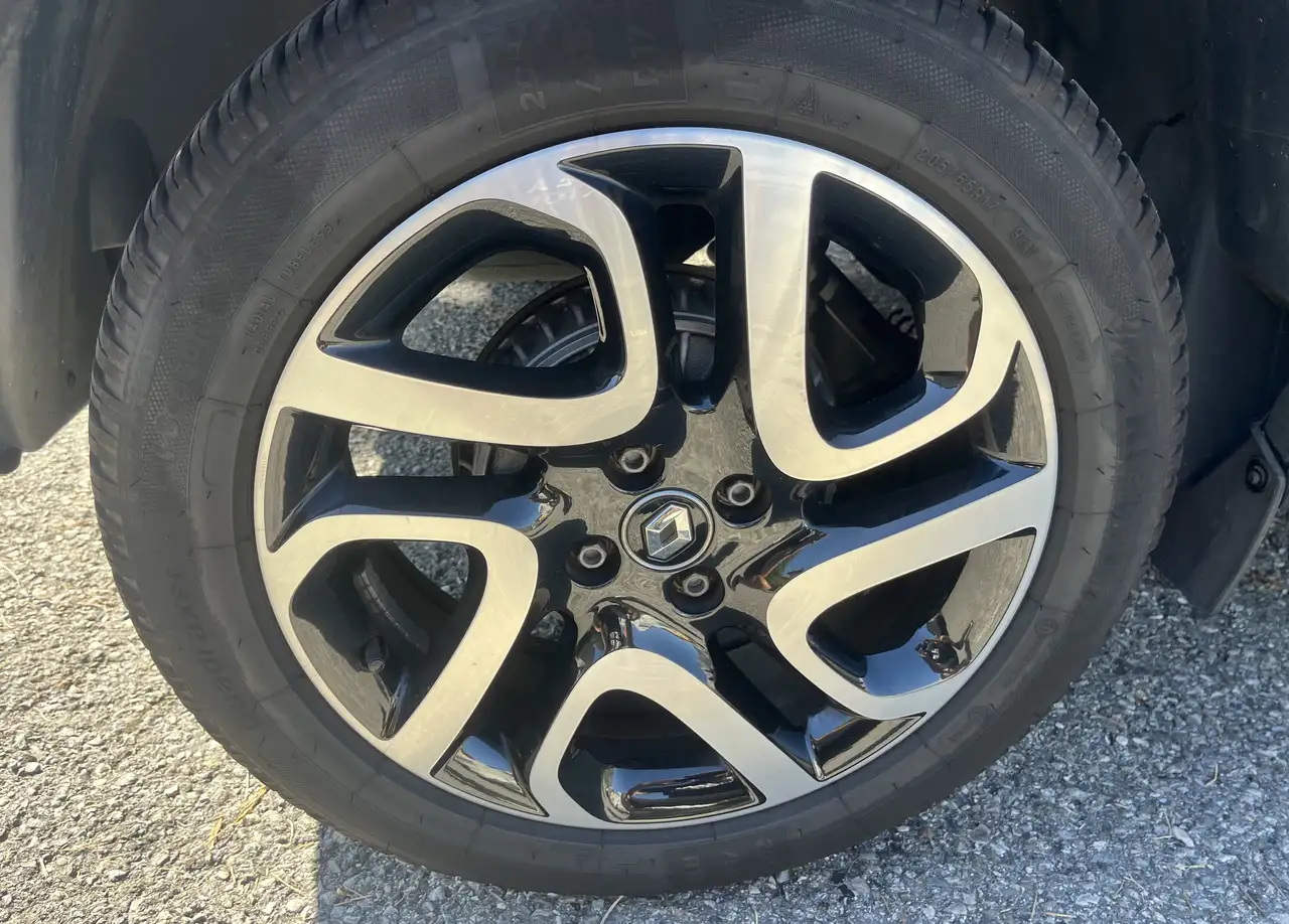 Renault Captur — photo 18