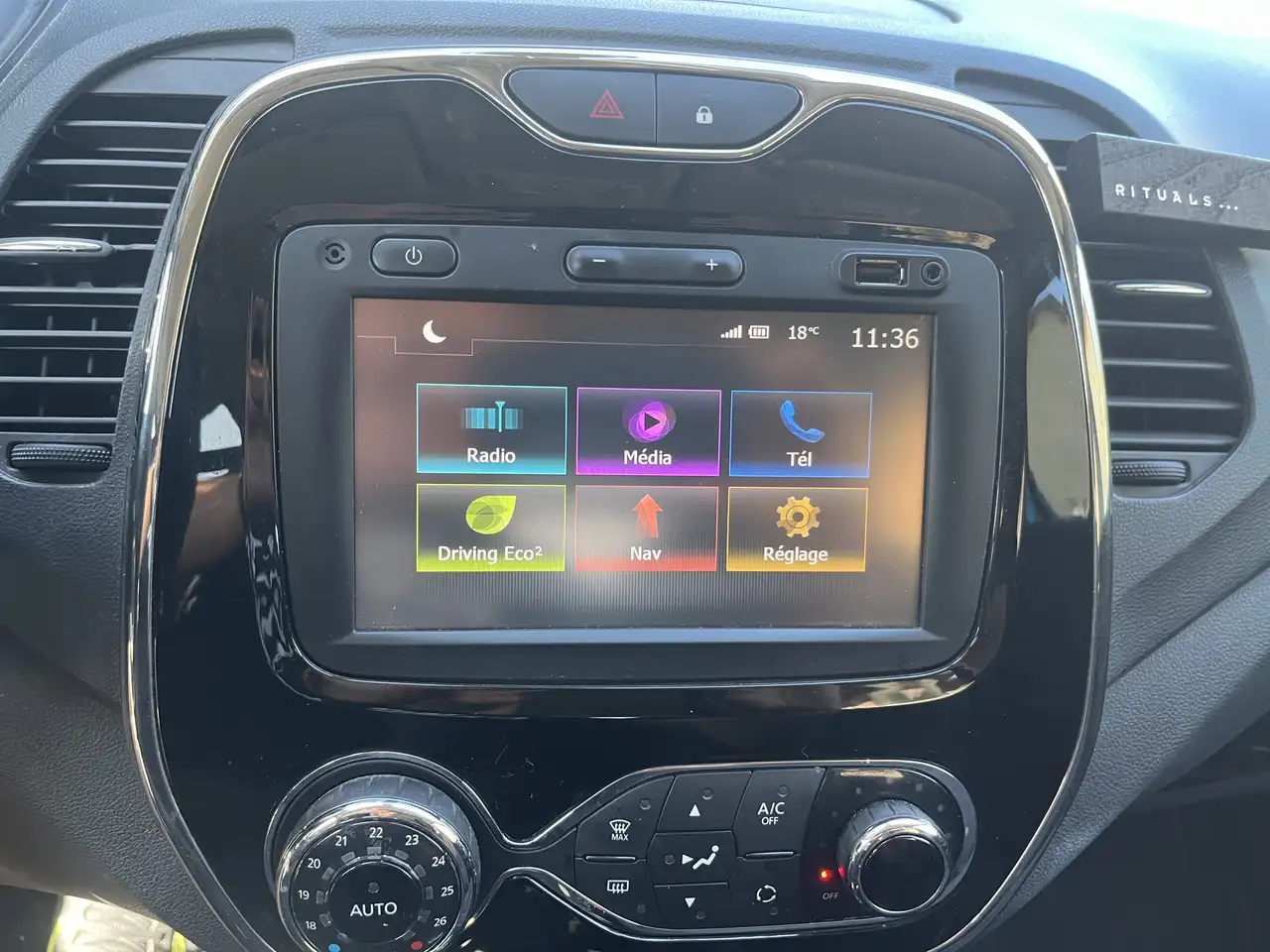 Renault Captur — photo 11