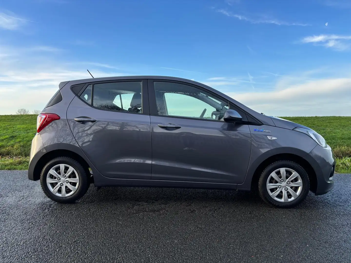 Hyundai i10 1.0i i-Motion Comfort Gris - 2
