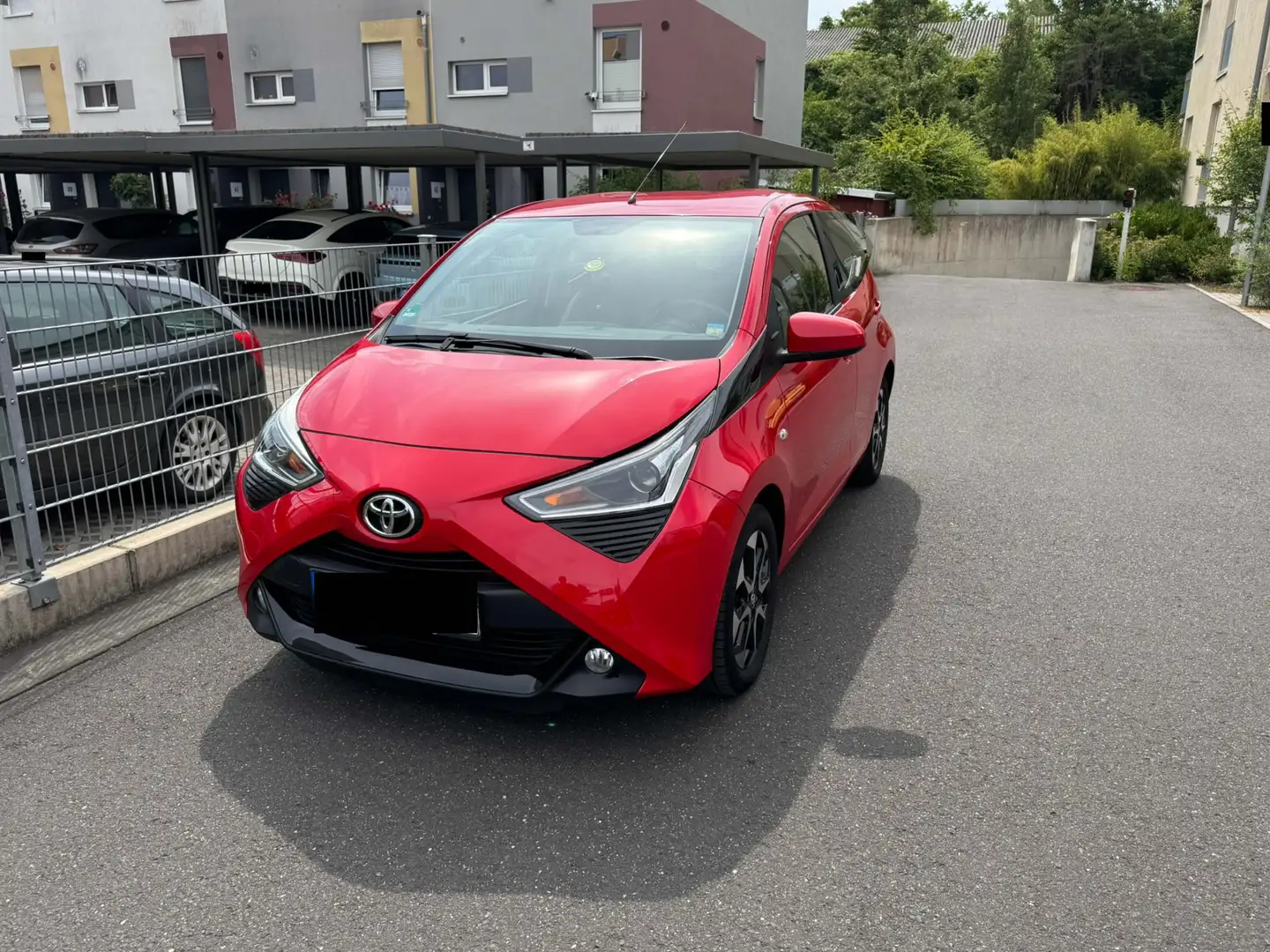 Toyota Aygo x-play club (AB1) Rot - 1