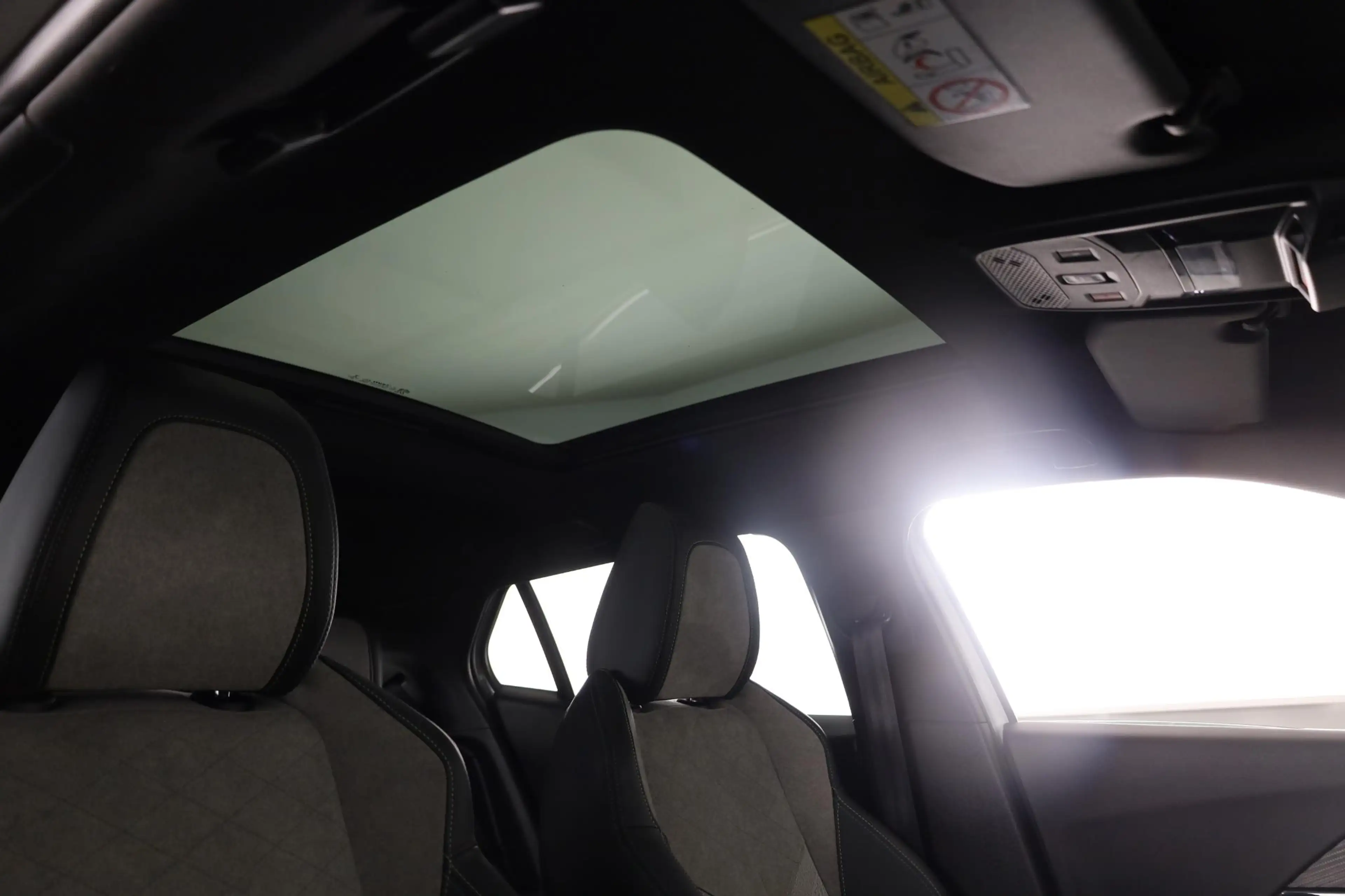 Peugeot e-2008 EV GT Pack 50 kWh | Panoramadak | Stoelverwarming — photo 6