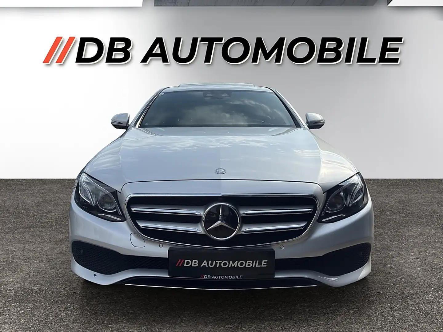 Mercedes-Benz E 400 4MATIC Aut. Grau - 2