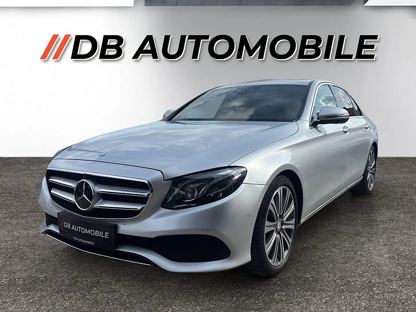 Mercedes-Benz E 400 4MATIC Aut. Grau - 1