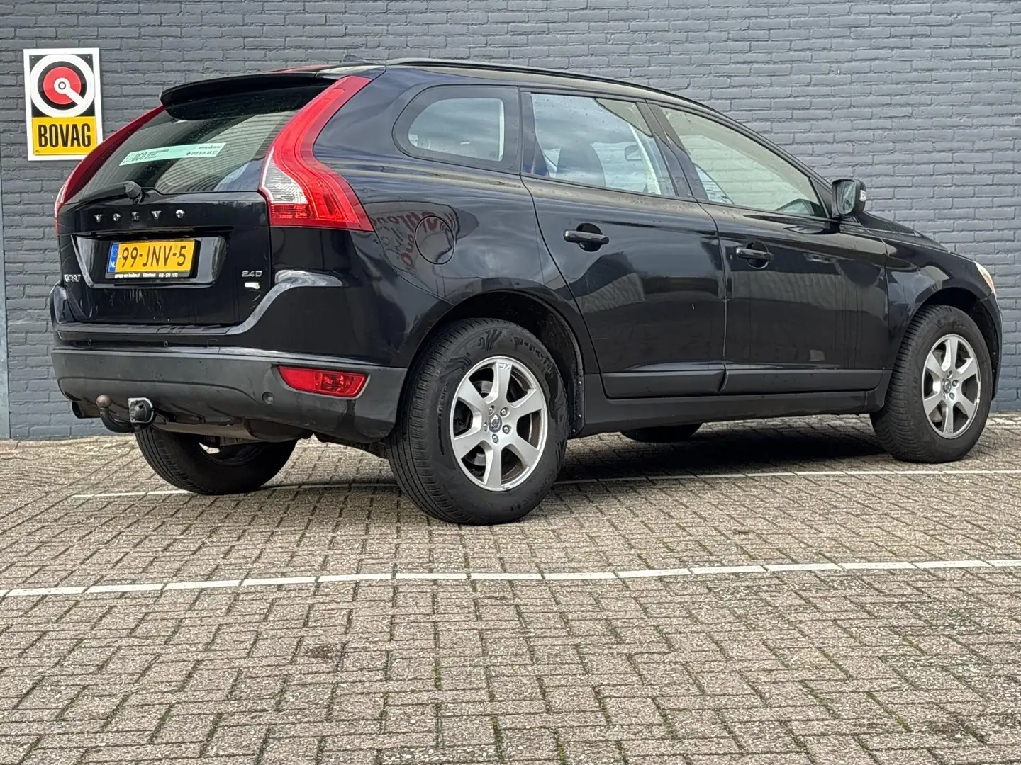 Volvo XC60 2.4D Kinetic | Climate | Cruise | PDC | Trekhaak | Zwart - 2