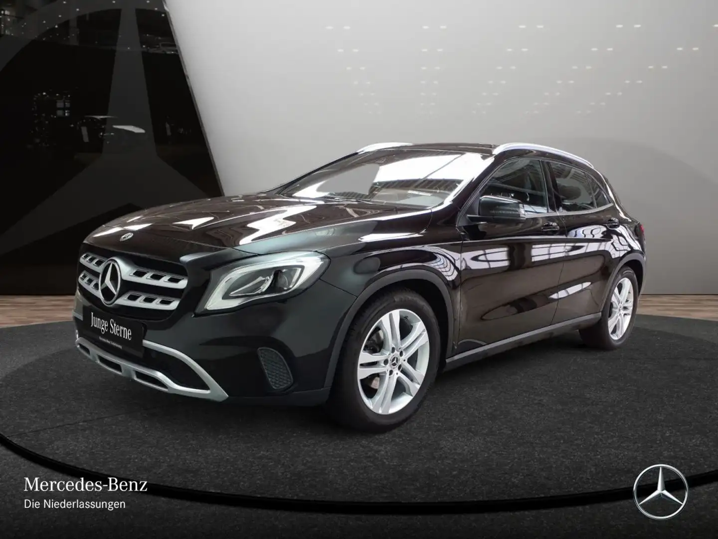 Mercedes-Benz GLA 180 Progressive LED Kamera Navi Totwinkel PTS Zwart - 2