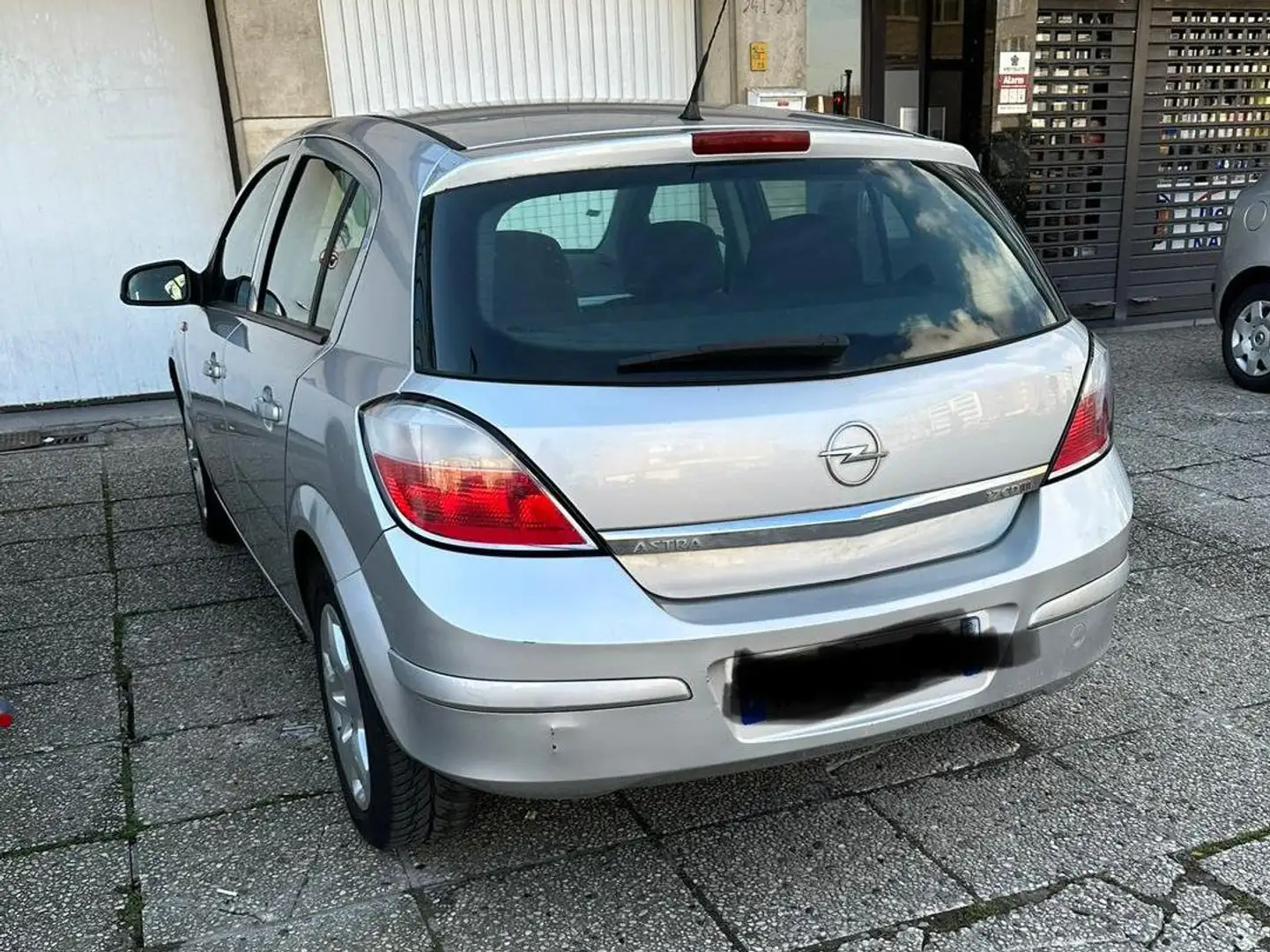 Opel Astra Astra H COSMO 100CH Gris - 1