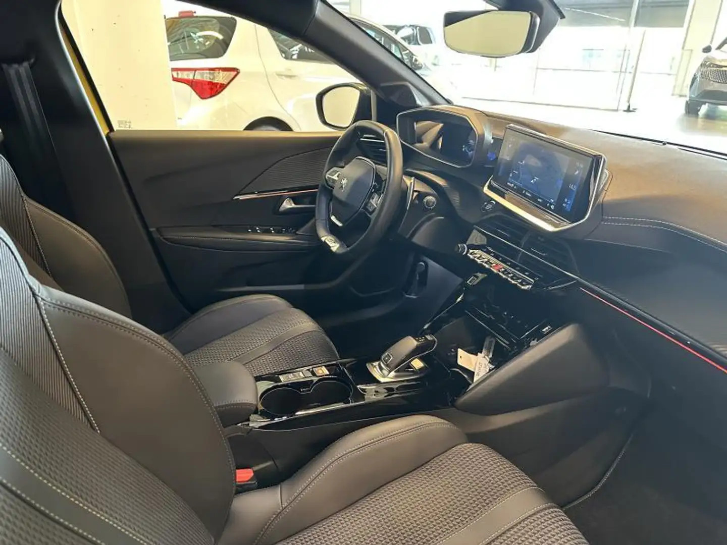 Peugeot 208 GT Line 1.2 BENZINE 100 EAT 8 Jaune - 2