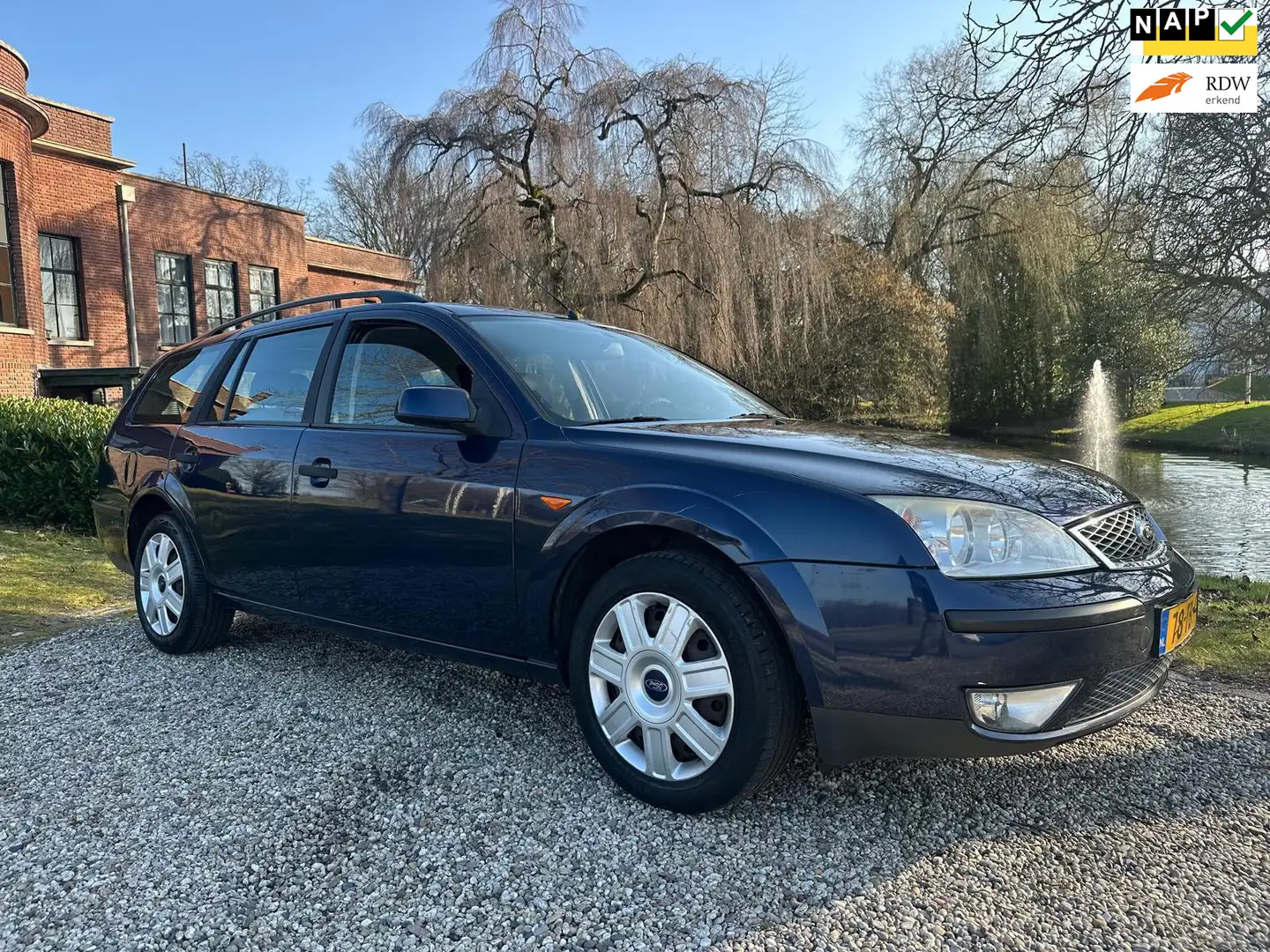 Ford Mondeo Wagon 1.8-16V Champion Blauw - 1
