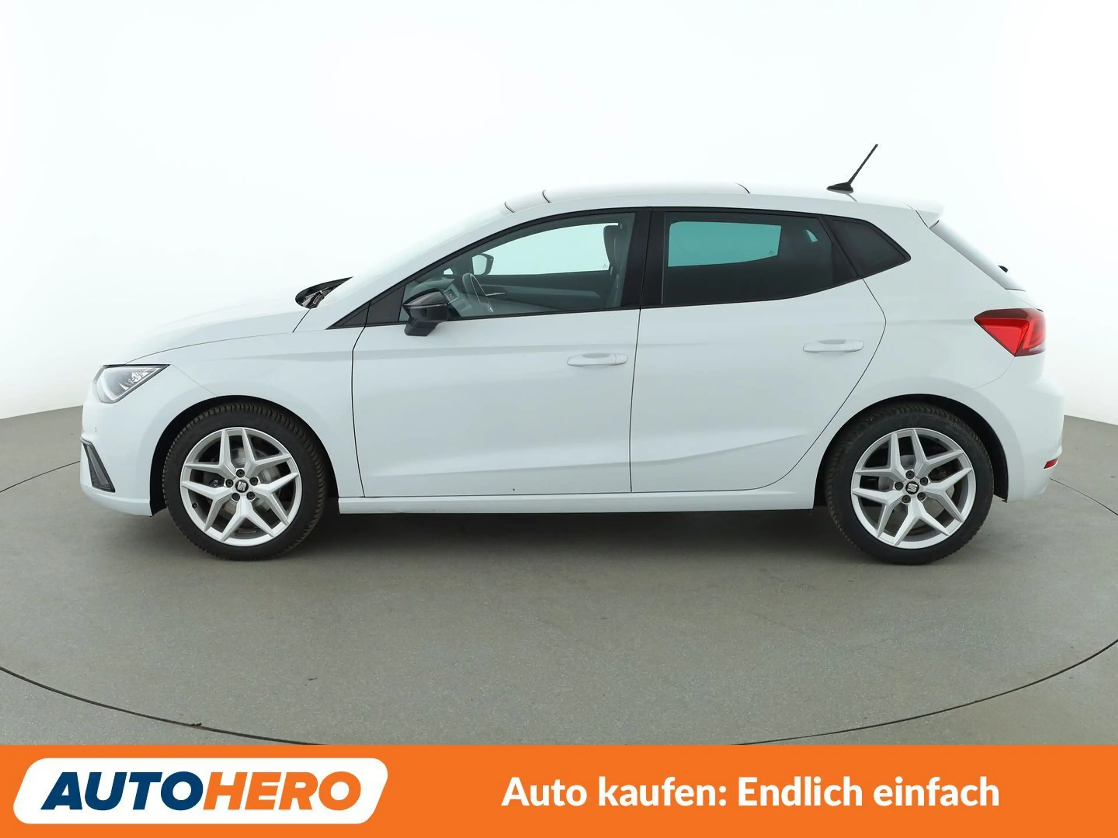 SEAT Ibiza 1.0 TSI FR Aut.*NAV*LED*ACC*CAM*PDC*SHZ*PANO*BT* — photo 3
