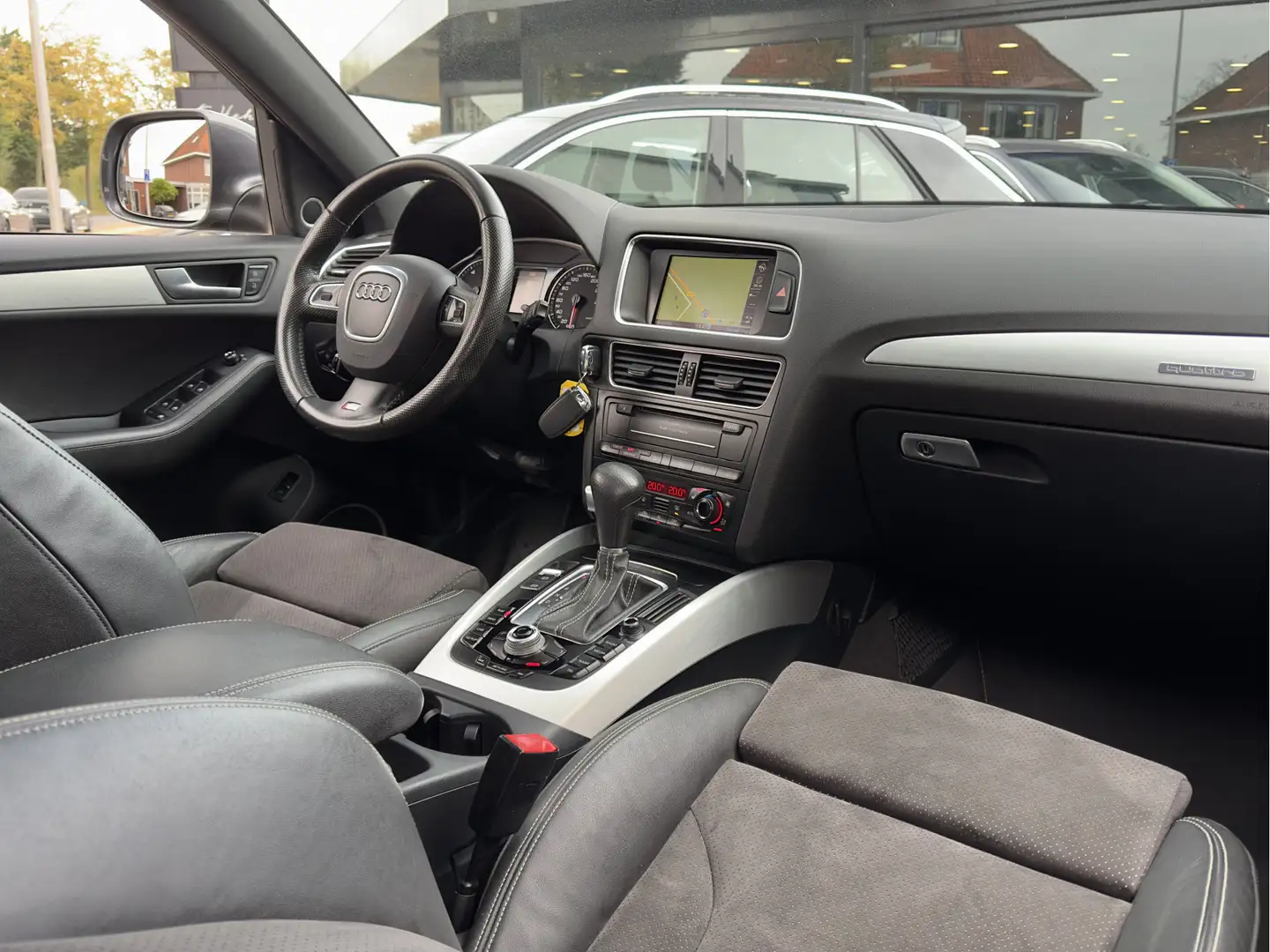 Audi Q5 2.0 TFSI AUT7 QUATTRO S-LINE LEDER NAVI PARK-ASSIS Gris - 2