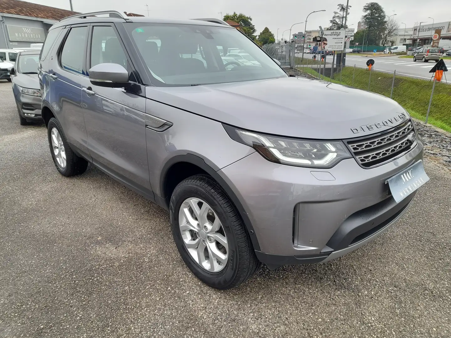 Land Rover Discovery Discovery 2.0 sd4 SE 240cv 7 POSTI auto GANCIO TRA Grigio - 1