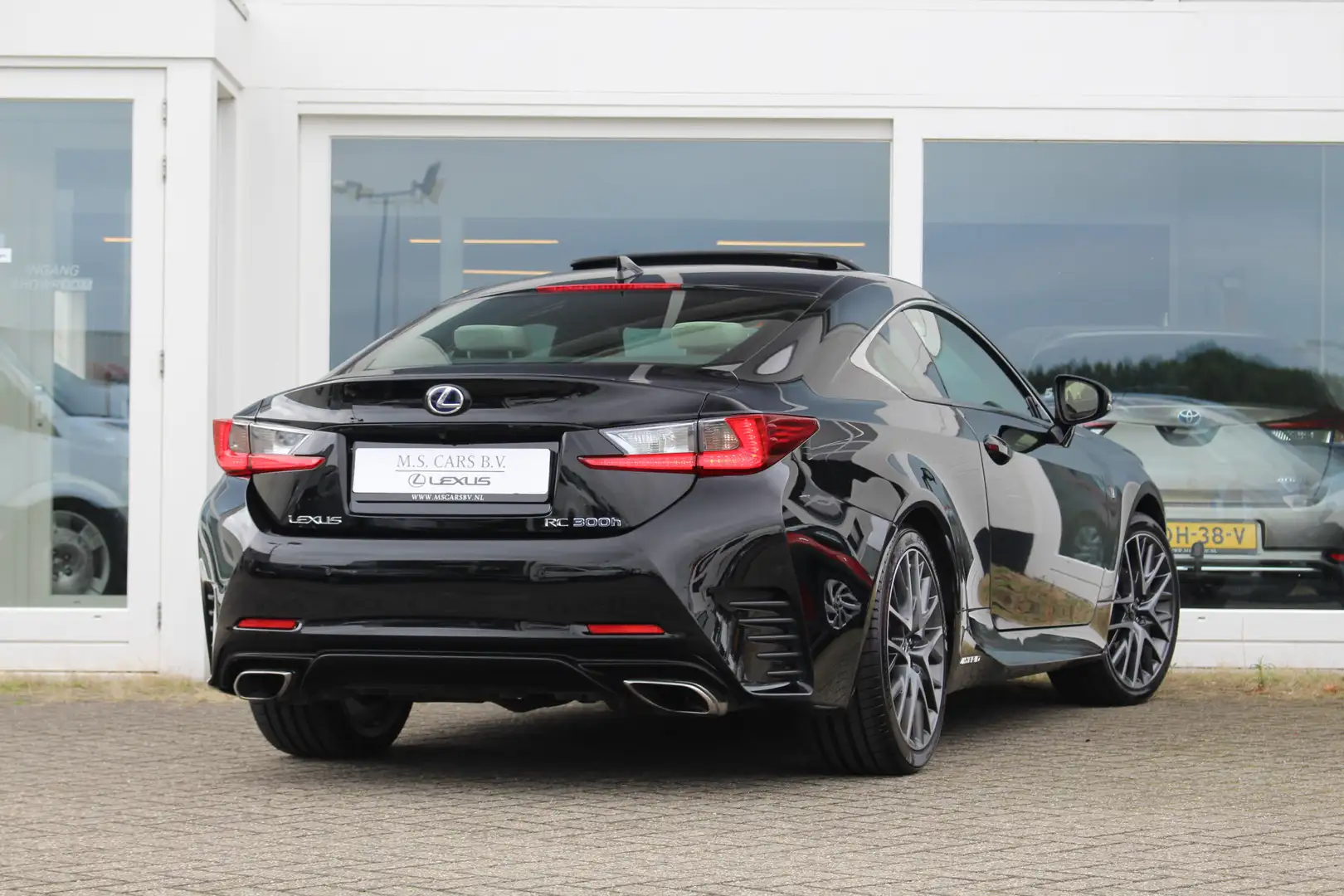 Lexus RC 300h Hybride F-Sport Line I Open dak I Leder I Adaptive Noir - 2