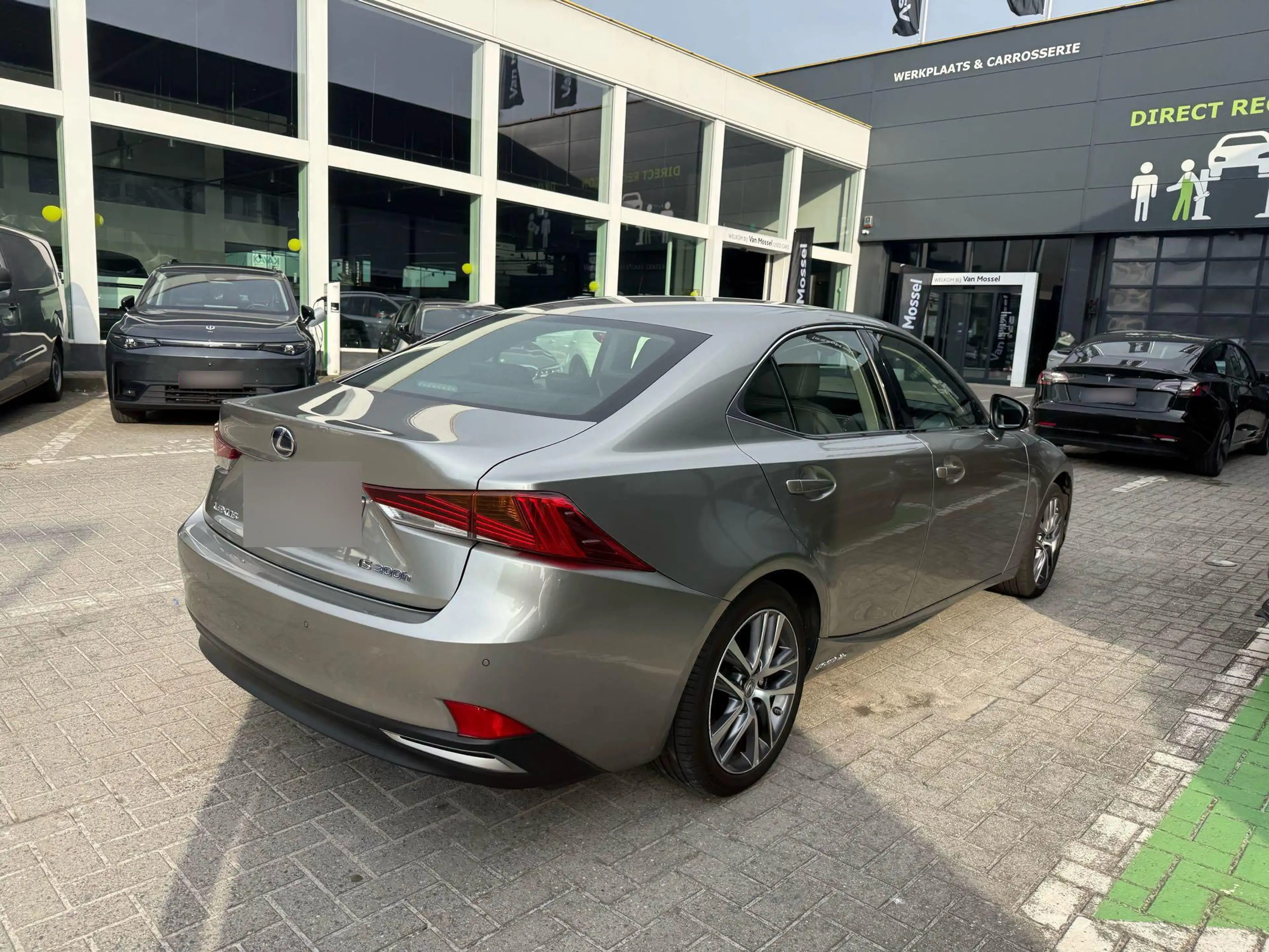 Lexus IS 300 IS 300h — photo 4