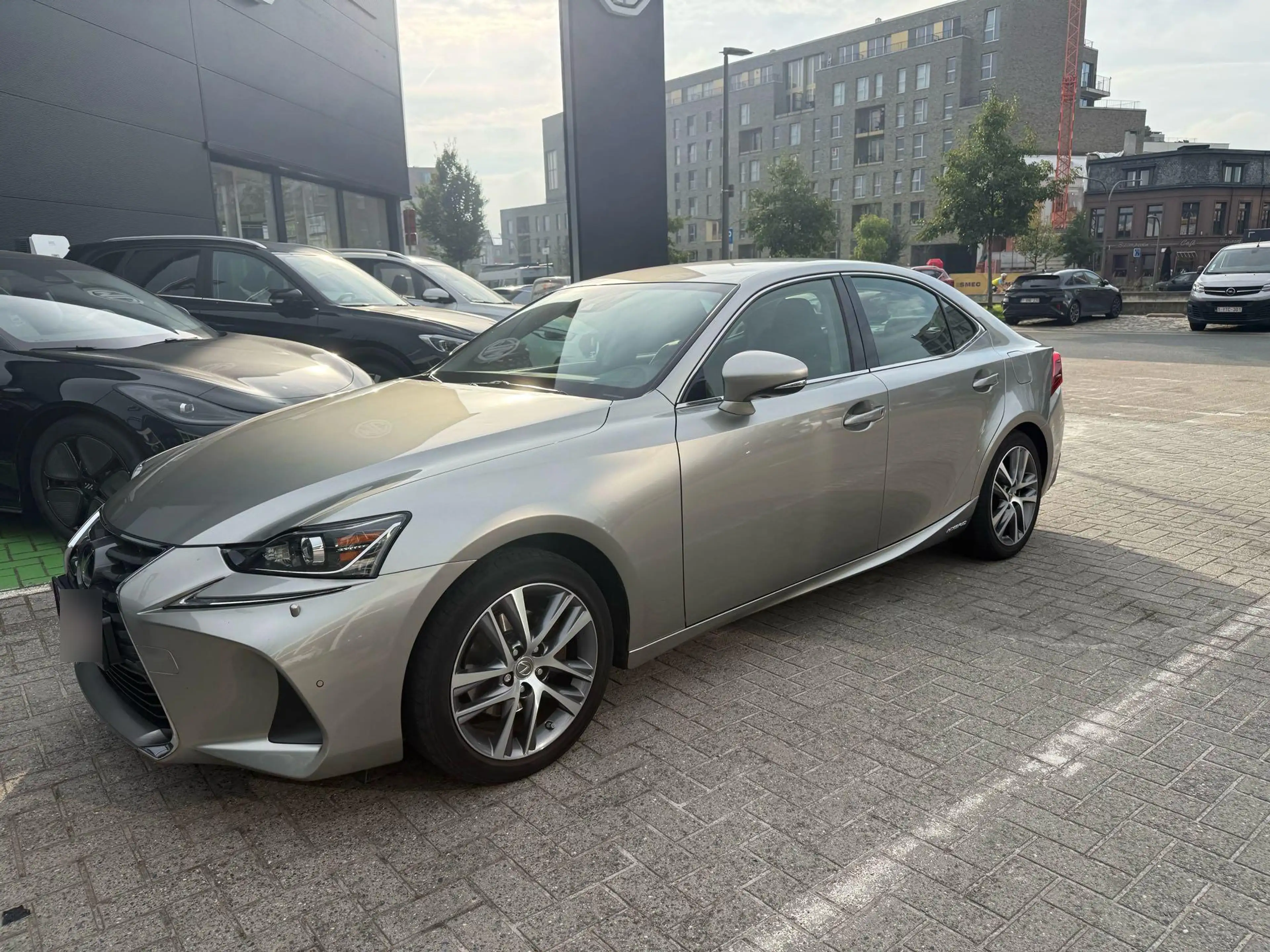 Lexus IS 300 IS 300h — photo 2