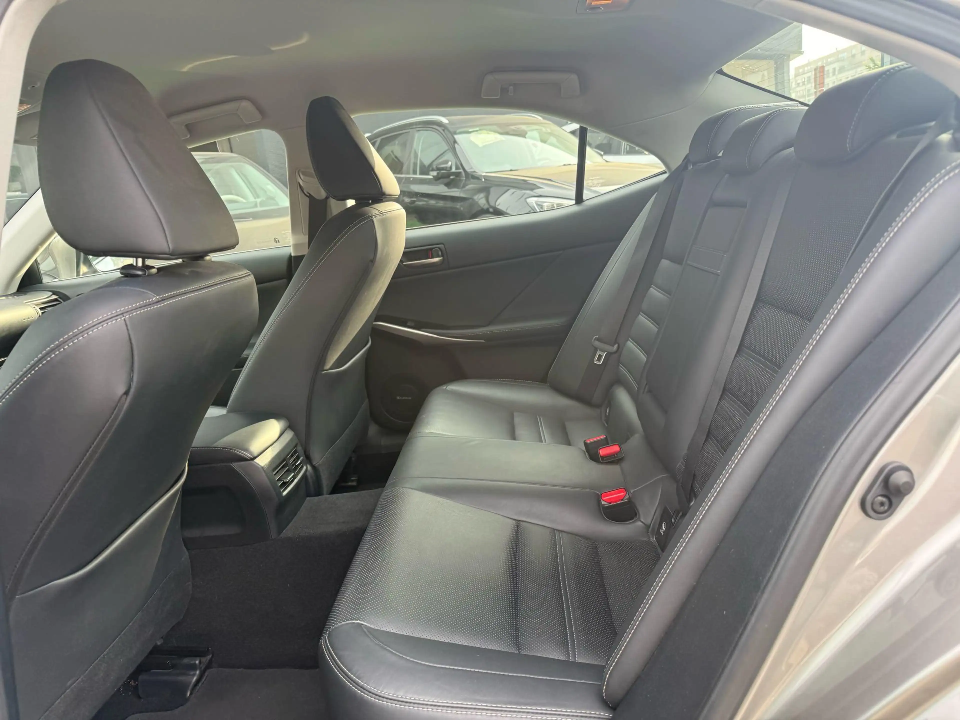 Lexus IS 300 IS 300h — photo 7