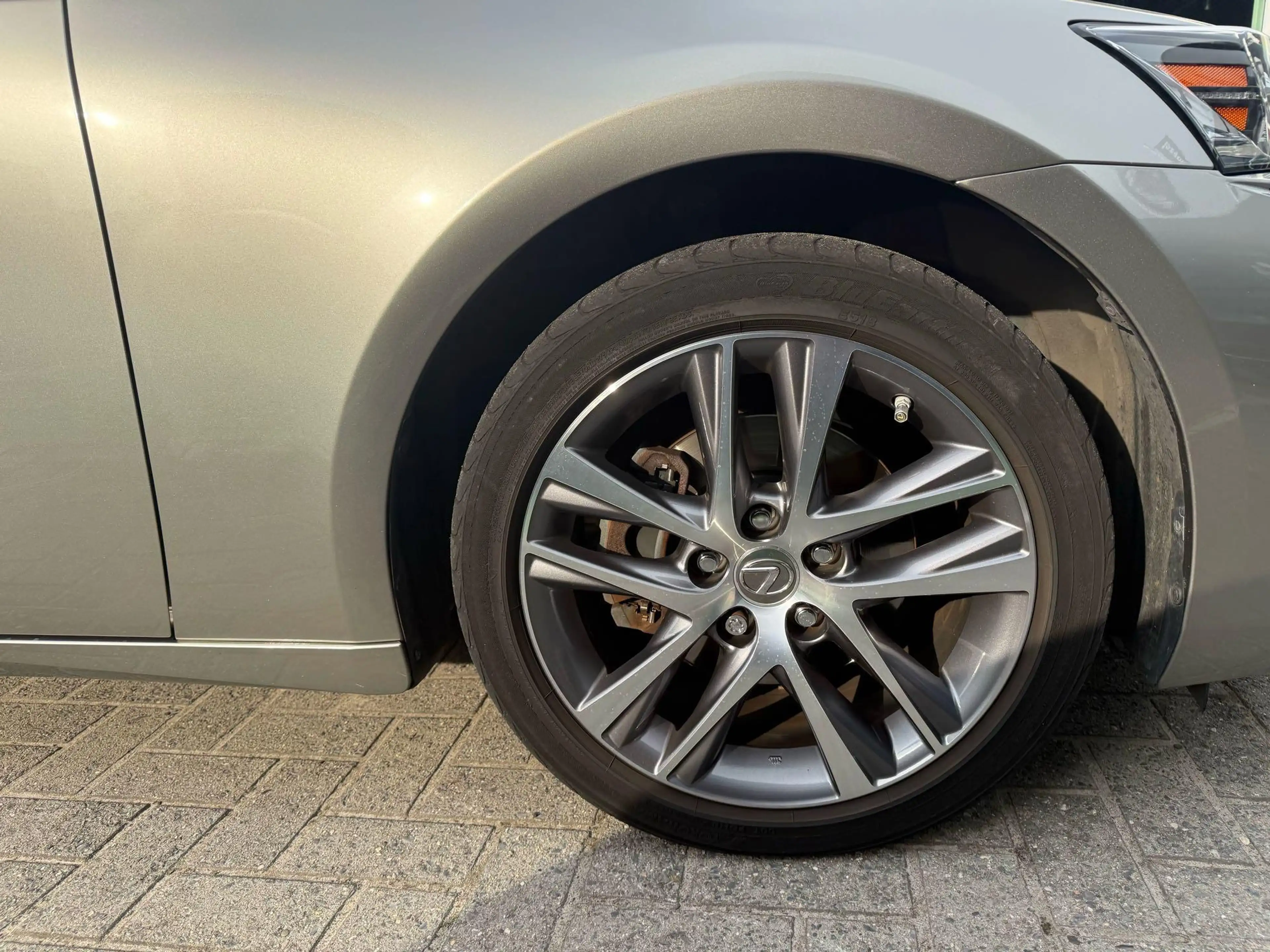 Lexus IS 300 IS 300h — photo 5