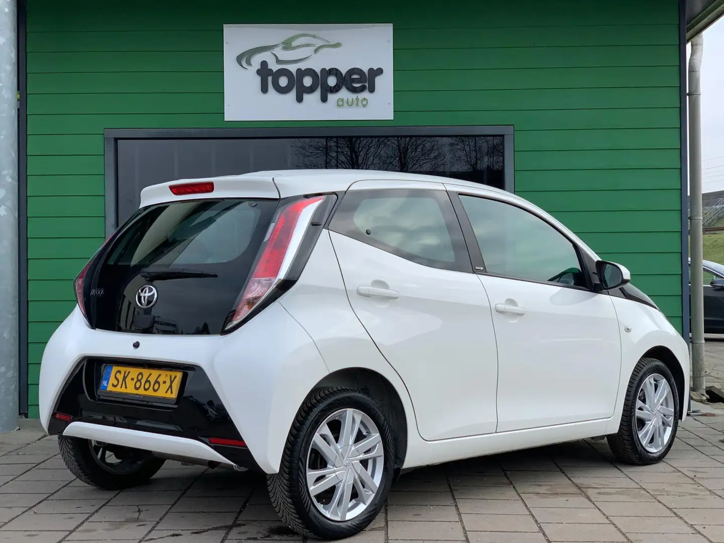 Toyota Aygo 1.0 VVT-i x-sport | Camera | Airco | LED | Blanc - 2