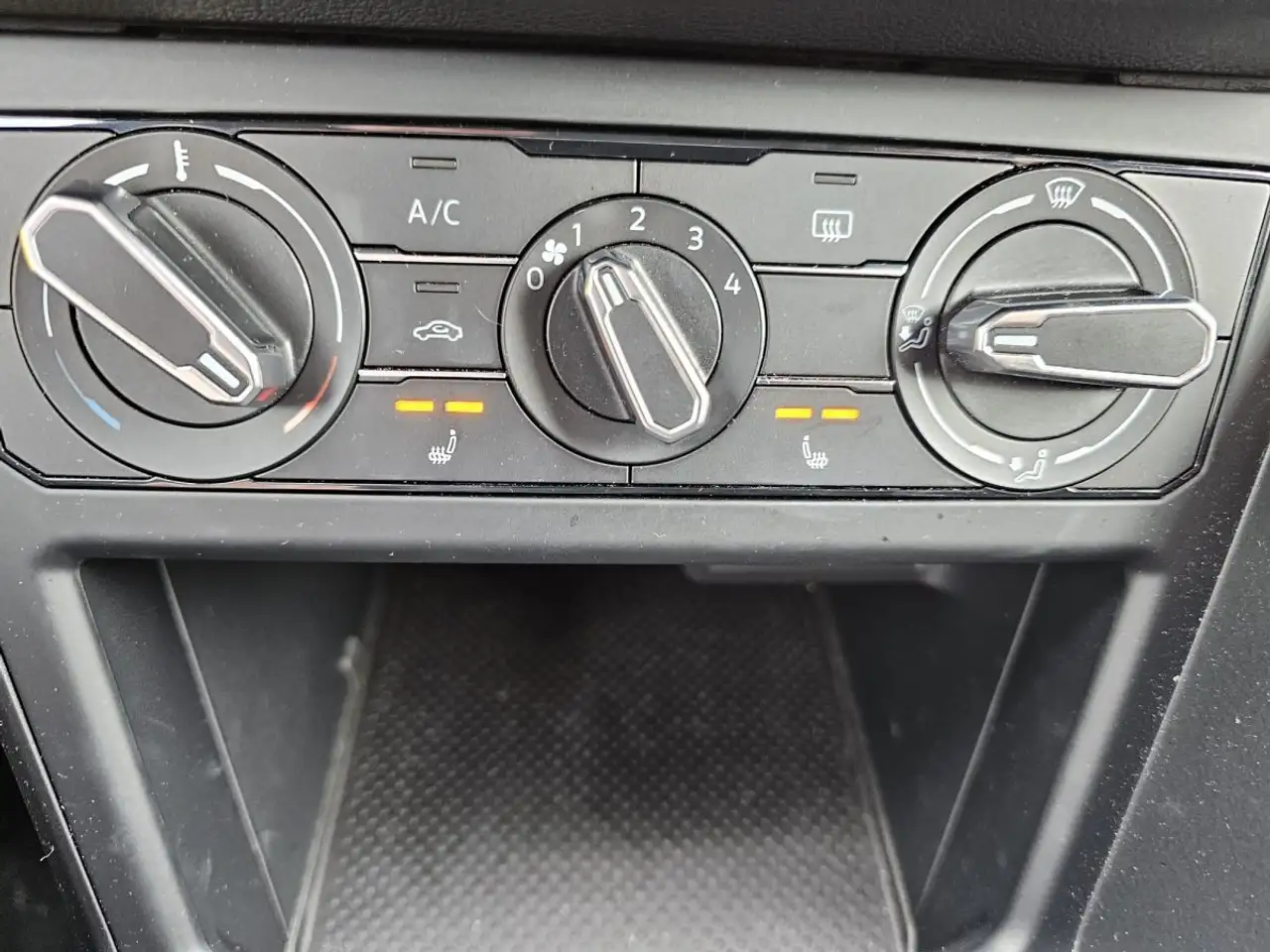 Volkswagen Taigo 1.0 TSI LED SHZ Navi-APP Klima 22