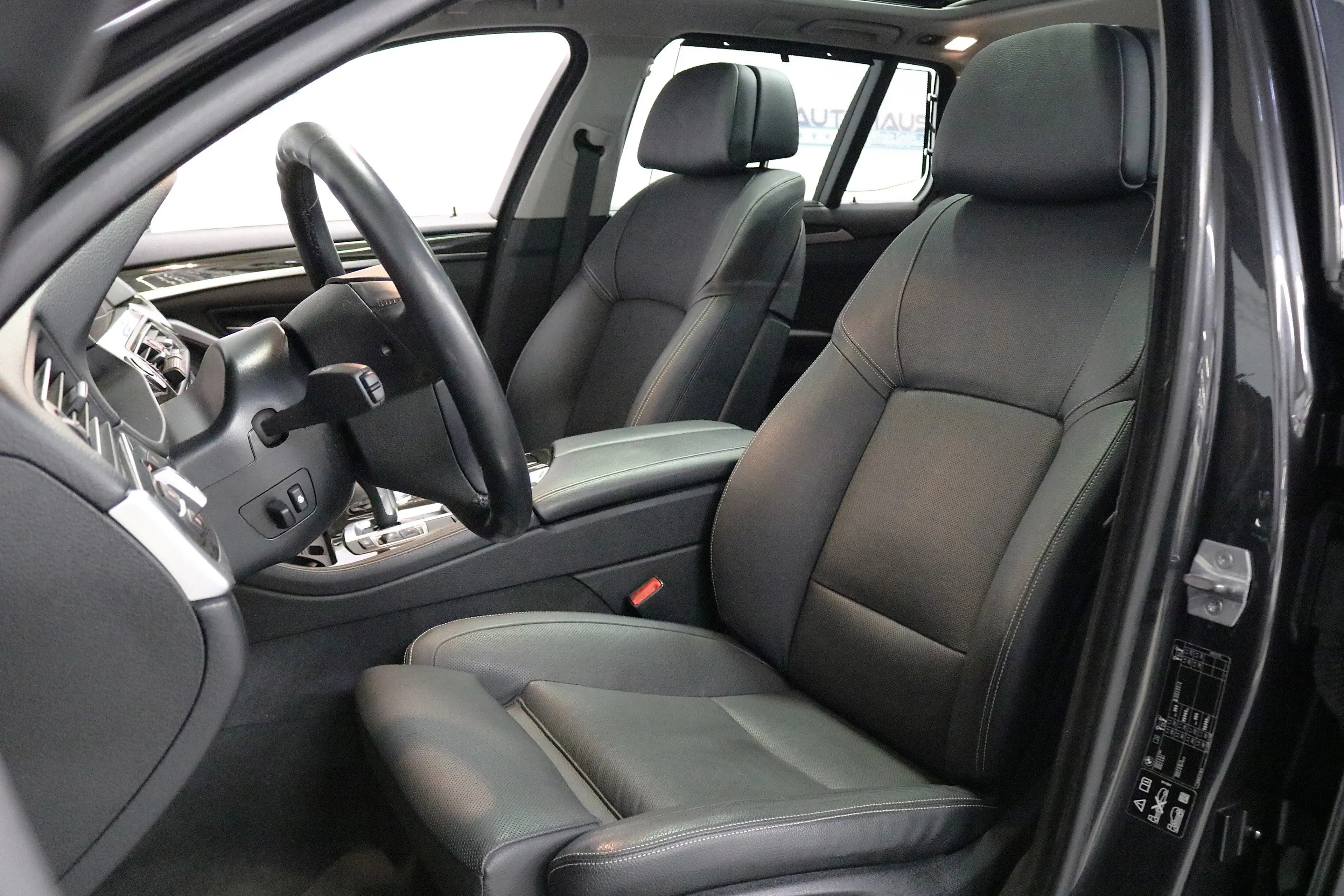 BMW 535 d xDrive*PANO*AHK*HeadU*SoftC*KAMERA*Vollausstattu — photo 12