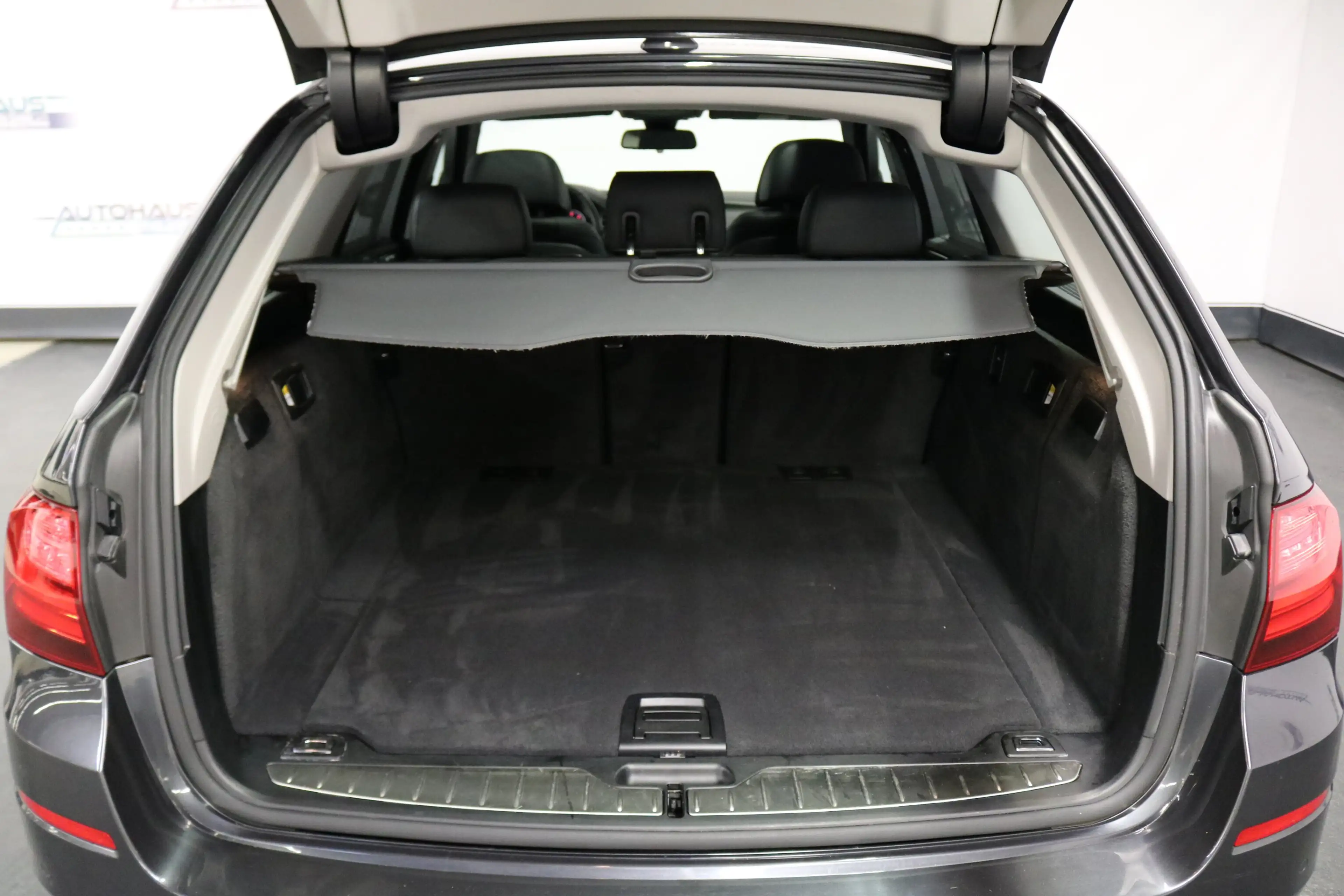 BMW 535 d xDrive*PANO*AHK*HeadU*SoftC*KAMERA*Vollausstattu — photo 9