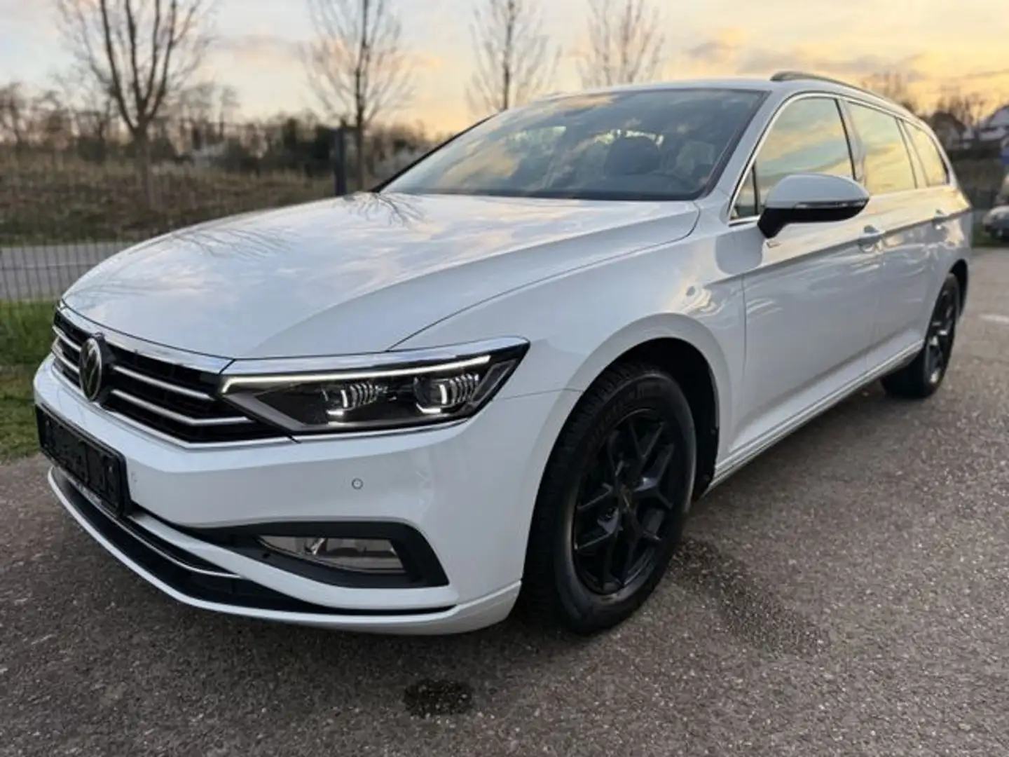 Volkswagen Passat Business * ACC * KAMERA *GARANTIE Weiß - 1