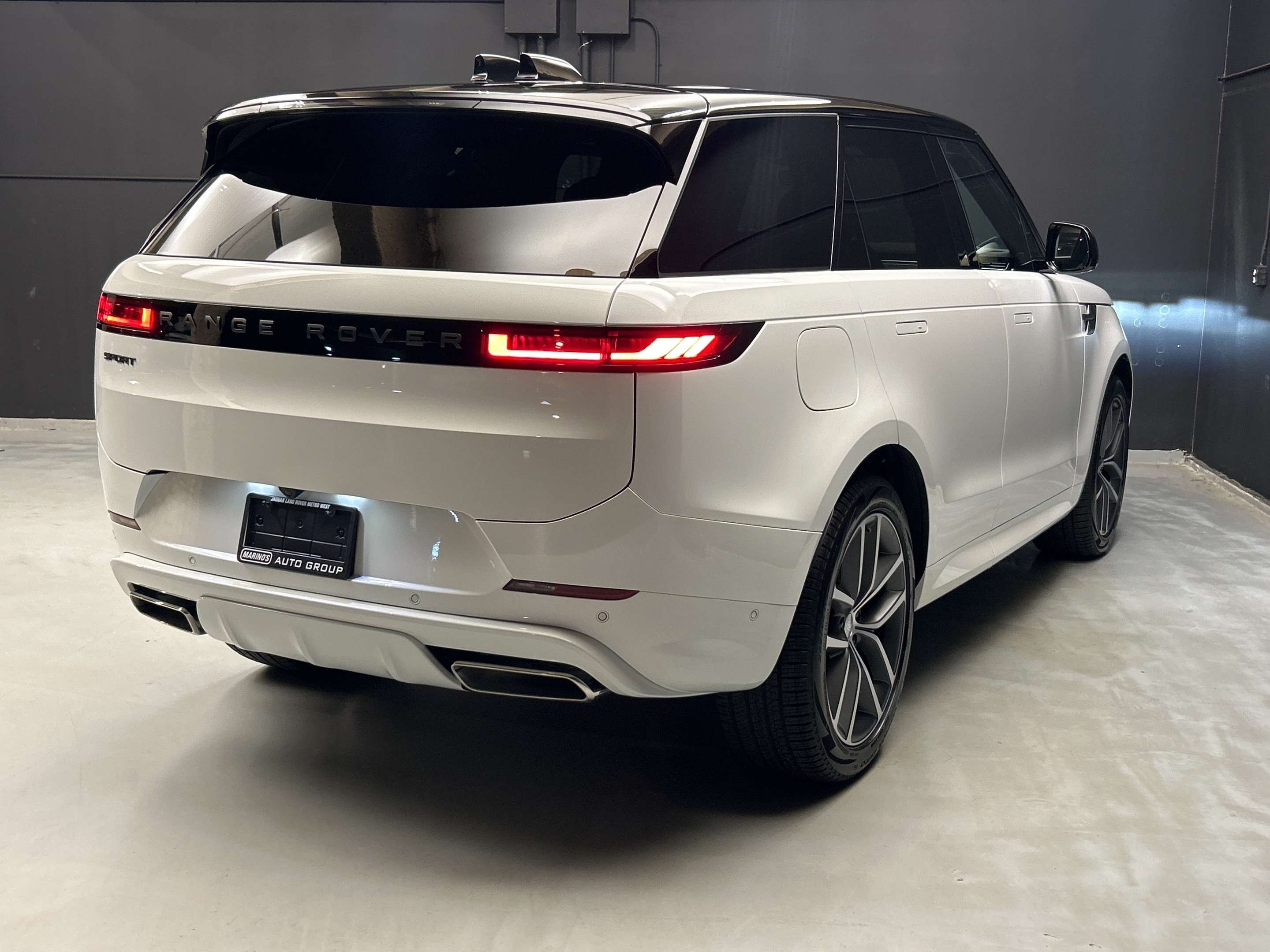 2025 Land Rover Range Rover Sport Dynamic SE thumb 7