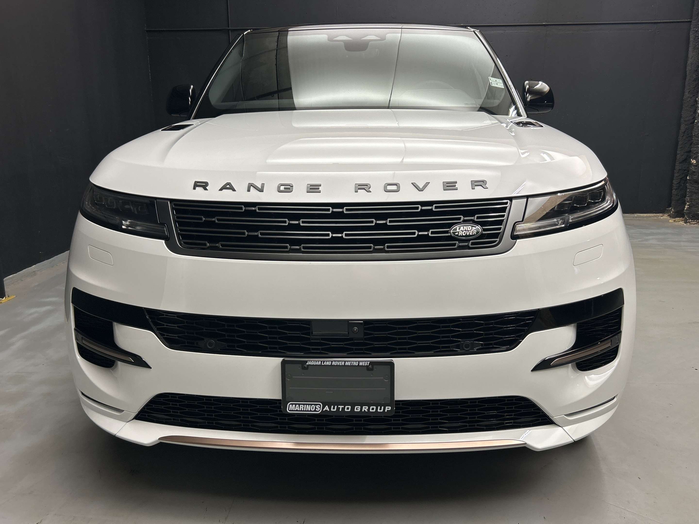 2025 Land Rover Range Rover Sport Dynamic SE alt 2
