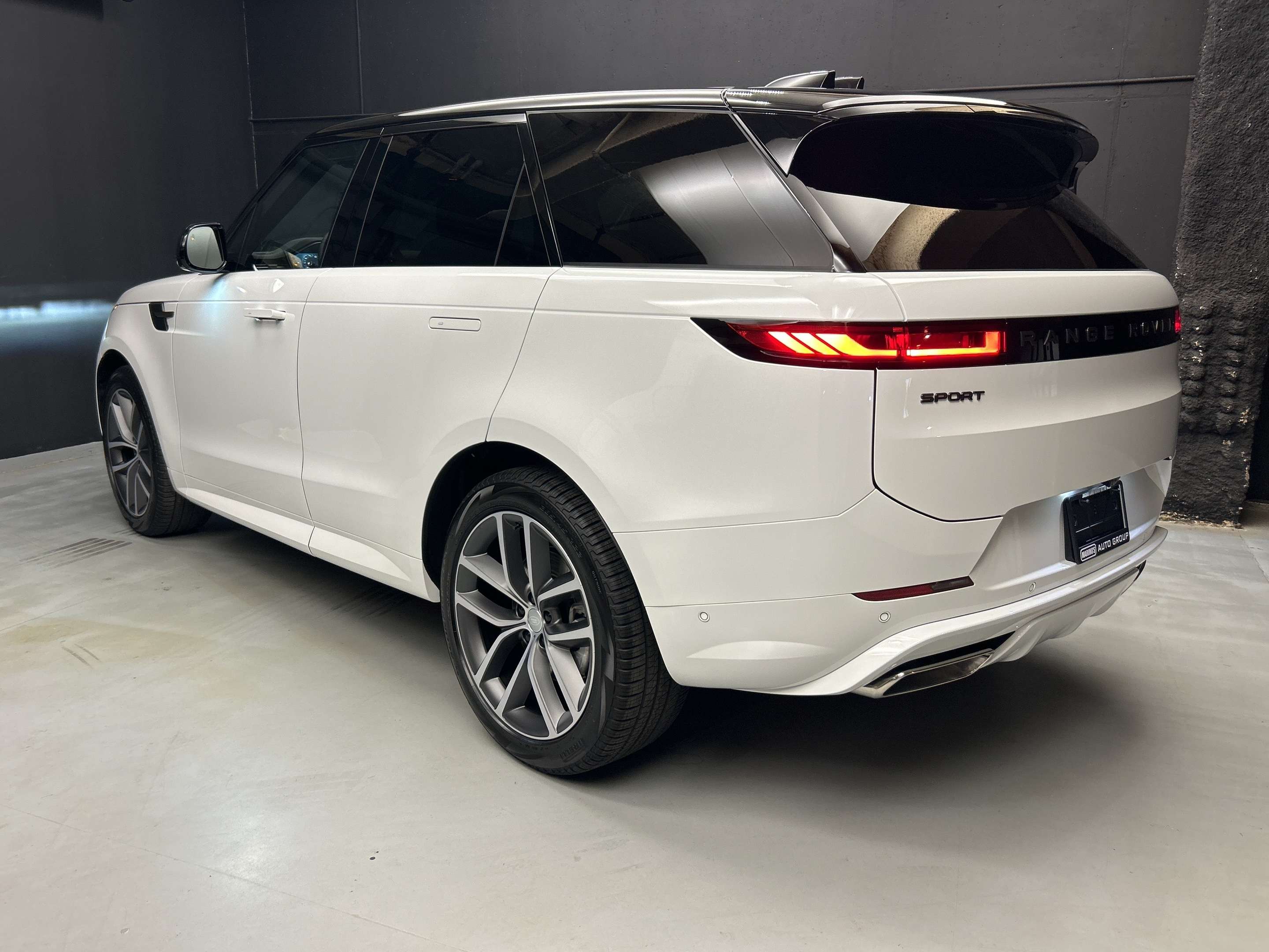 2025 Land Rover Range Rover Sport Dynamic SE alt 5
