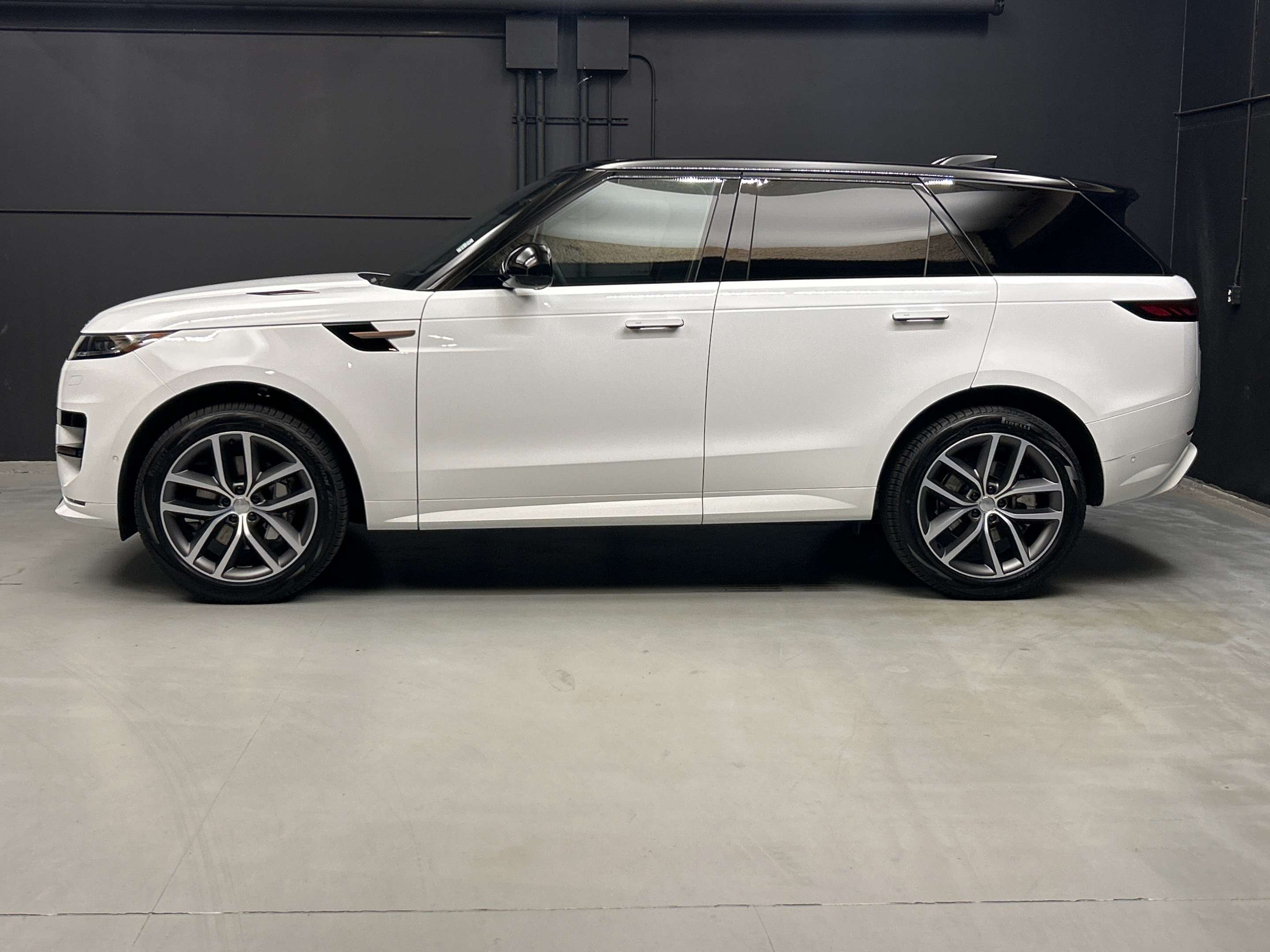 2025 Land Rover Range Rover Sport Dynamic SE alt 4